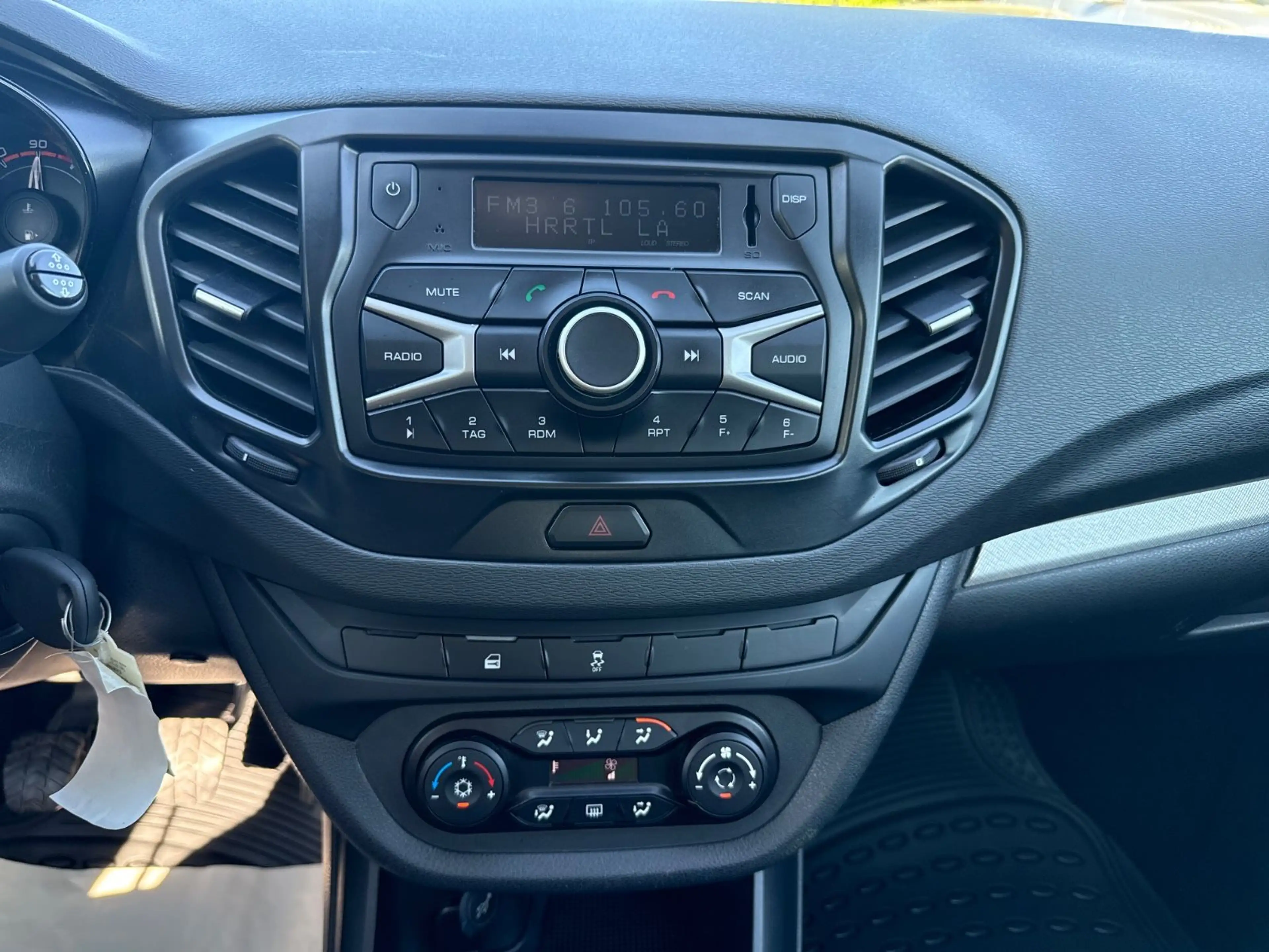 Lada Vesta 1.6 Luxus / KLIMAAUT / SITZHZG / TEMP — photo 13