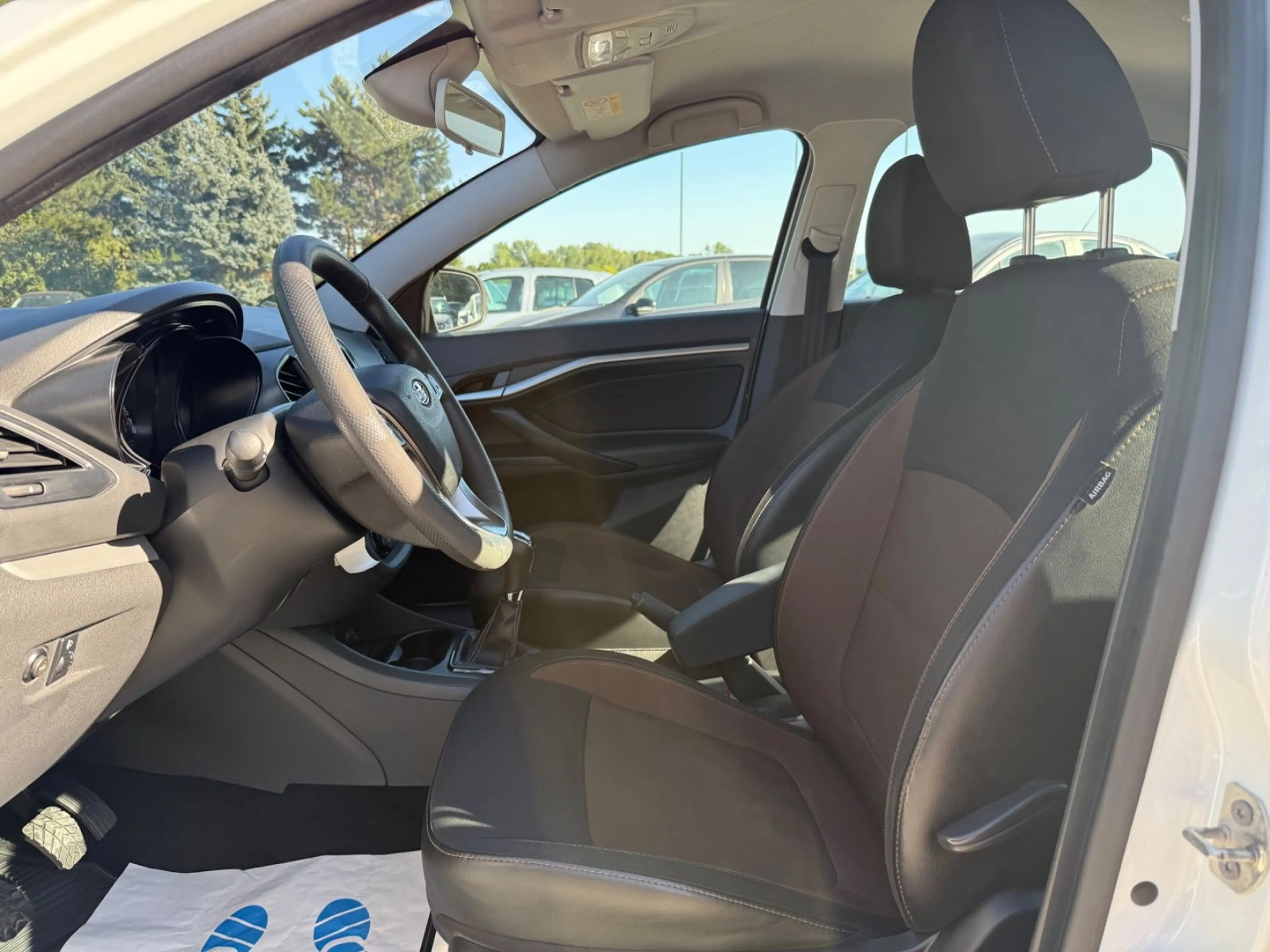 Lada Vesta 1.6 Luxus / KLIMAAUT / SITZHZG / TEMP — photo 15