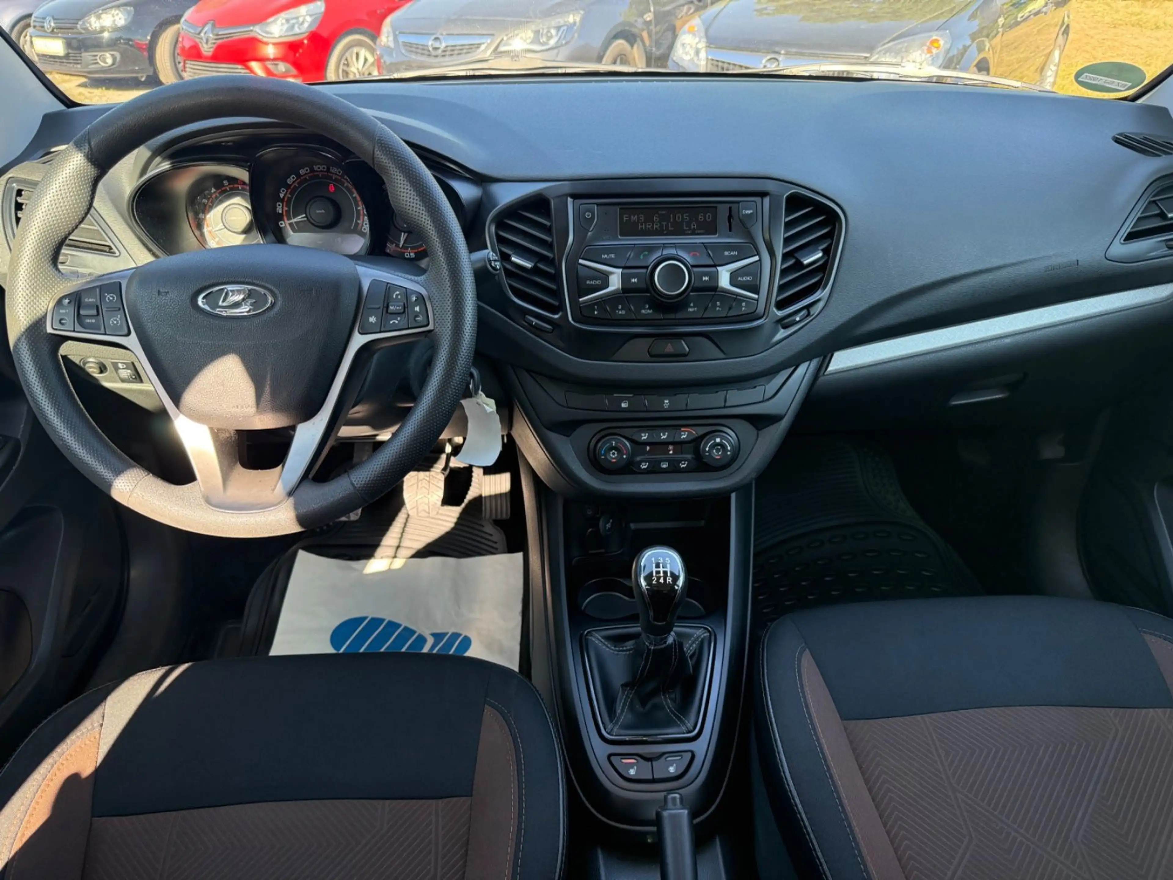 Lada Vesta 1.6 Luxus / KLIMAAUT / SITZHZG / TEMP — photo 10