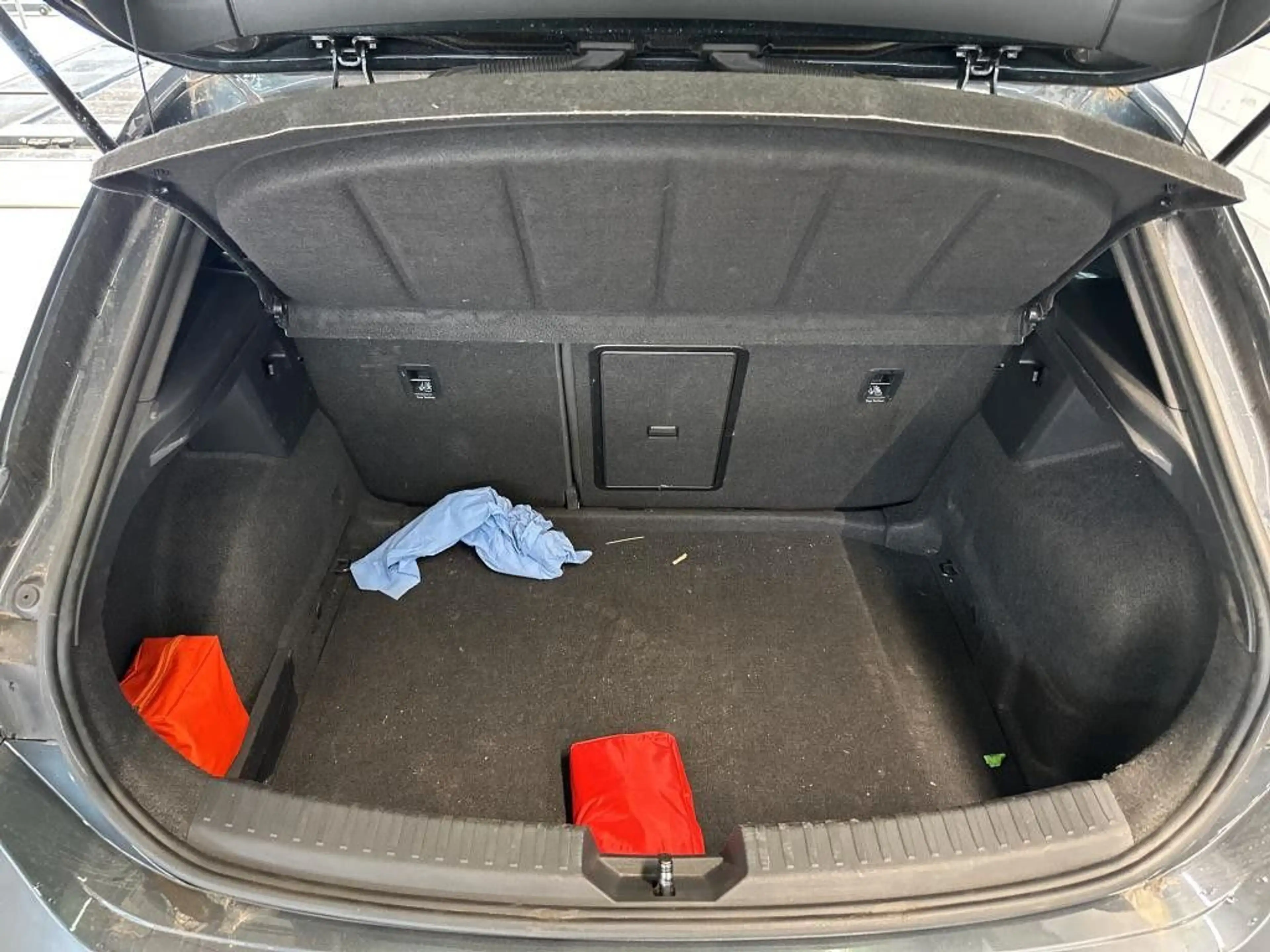 SEAT Leon FR 2.0TDI DSG Navi AHK SHZ ACC LED PDC — photo 7