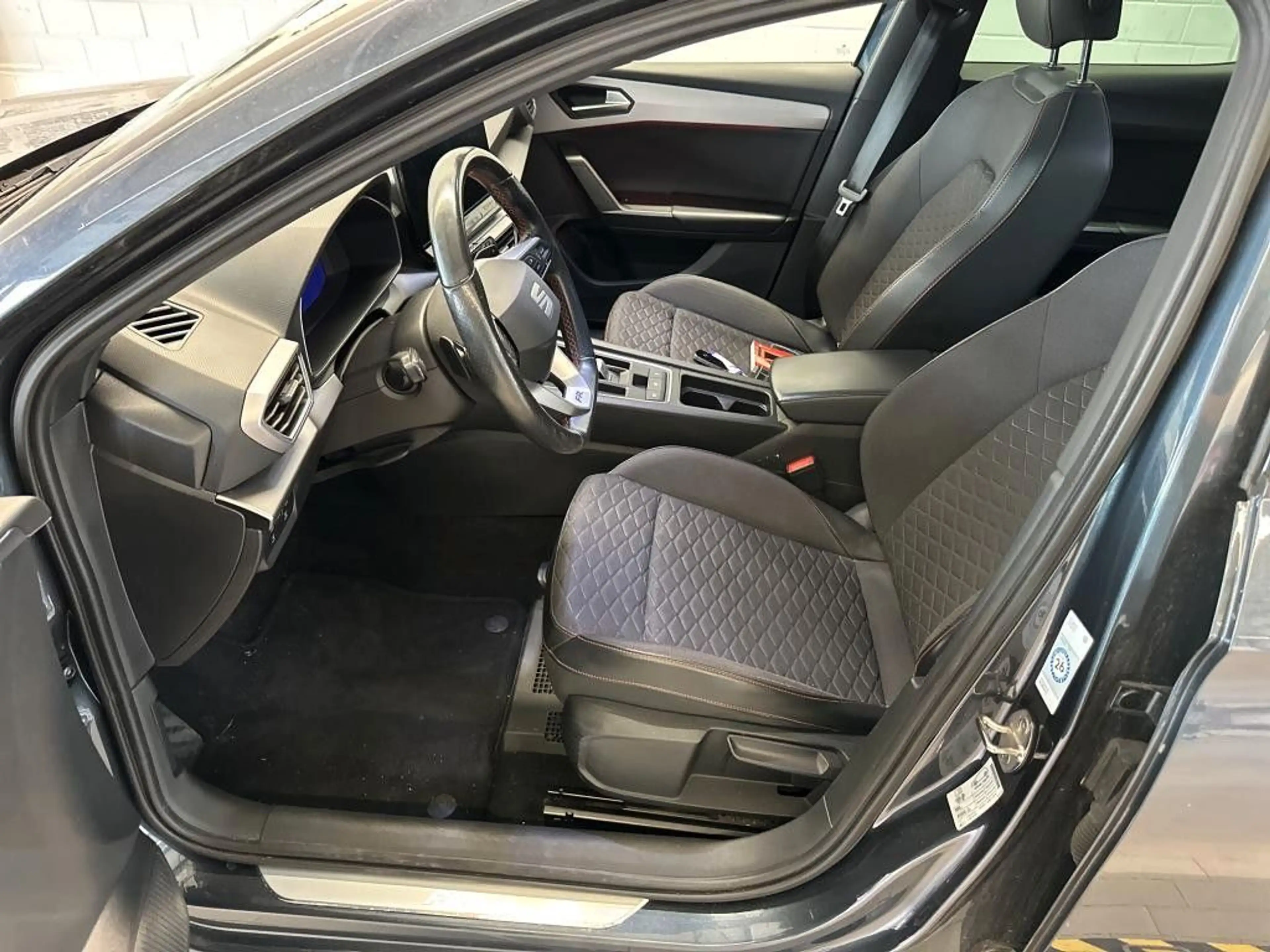 SEAT Leon FR 2.0TDI DSG Navi AHK SHZ ACC LED PDC — photo 5