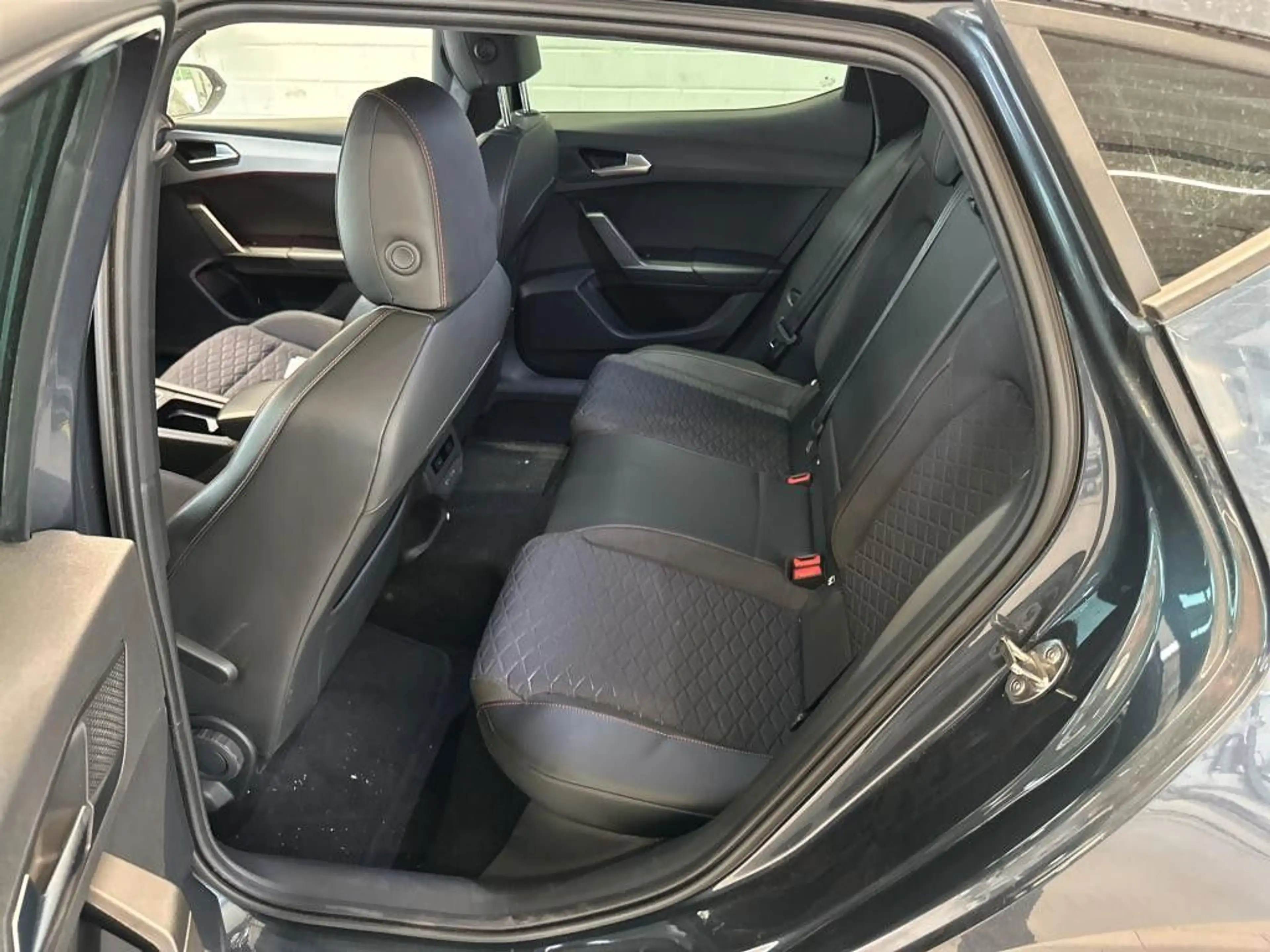 SEAT Leon FR 2.0TDI DSG Navi AHK SHZ ACC LED PDC — photo 6