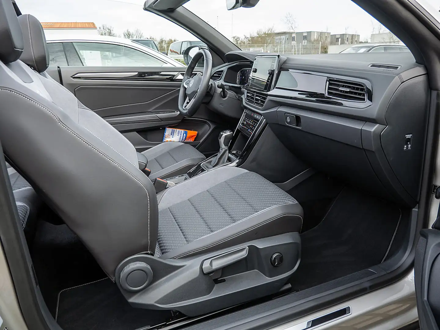 Volkswagen T-Roc Cabrio 1.5 TSI R-Line Edition Black ACC Zilver - 2