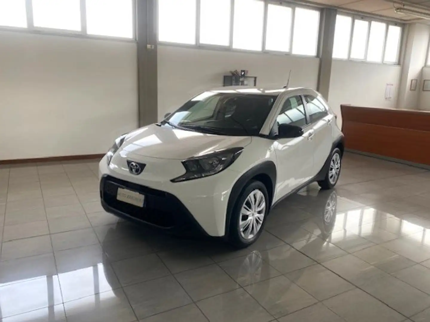 Toyota Aygo Aygo X 1.0 Active 72cv E6 D Blanco - 1