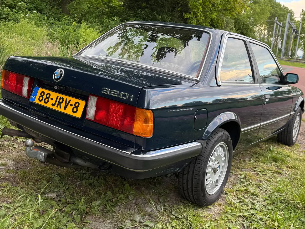 BMW 320i, foto 1