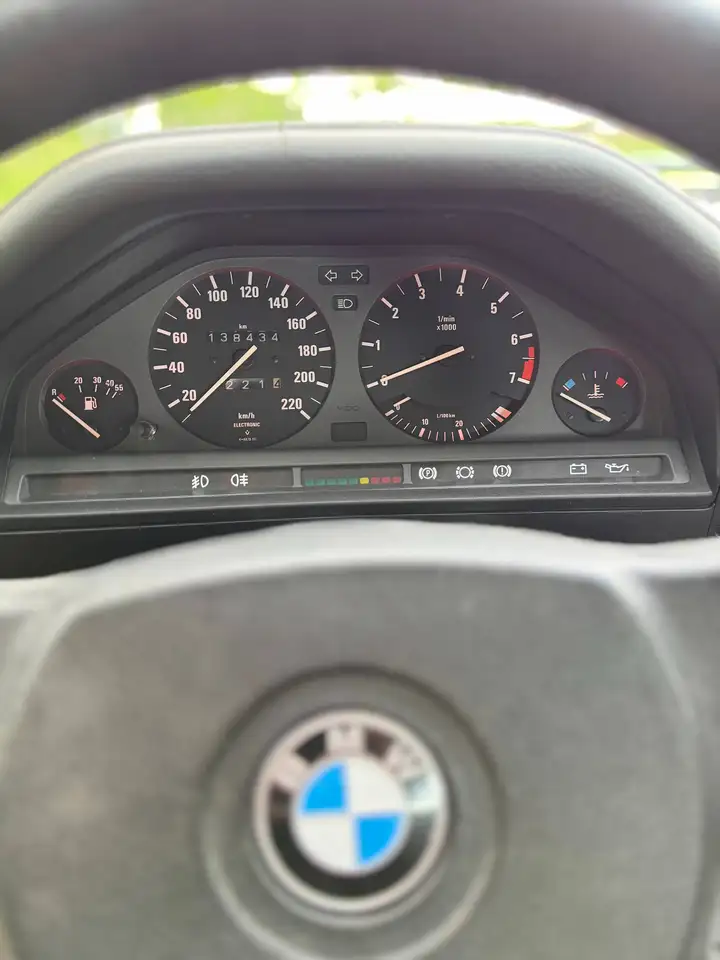 BMW 320i, foto 4