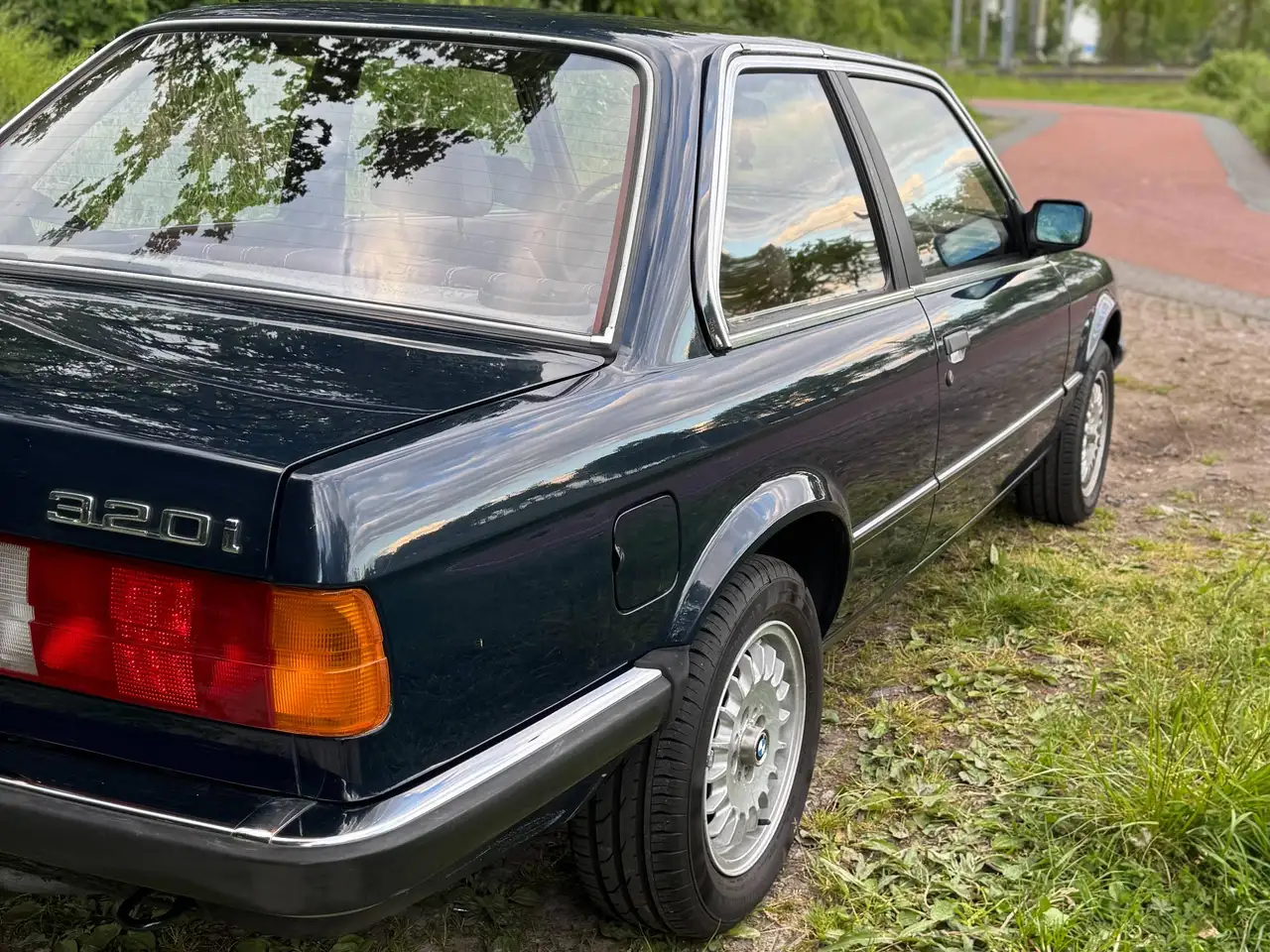 BMW 320i, foto 8
