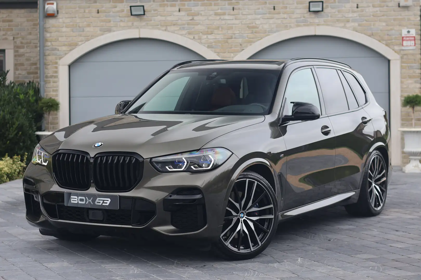 BMW X5 M 50i Utilitaire *Individual *Attelage *Harman *PANO Grijs - 1