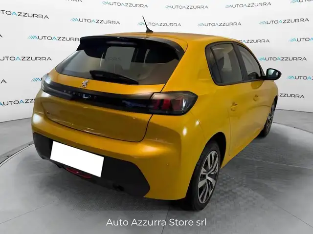 Peugeot 208 view 4