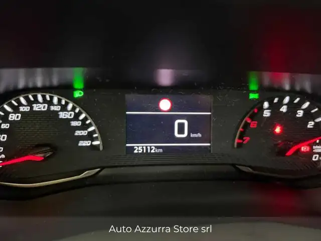 Peugeot 208 view 10