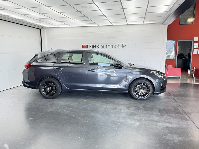 Hyundai i30 Kombi 1.6 T-GDI DCT CarPlay DAB CAM — photo 8