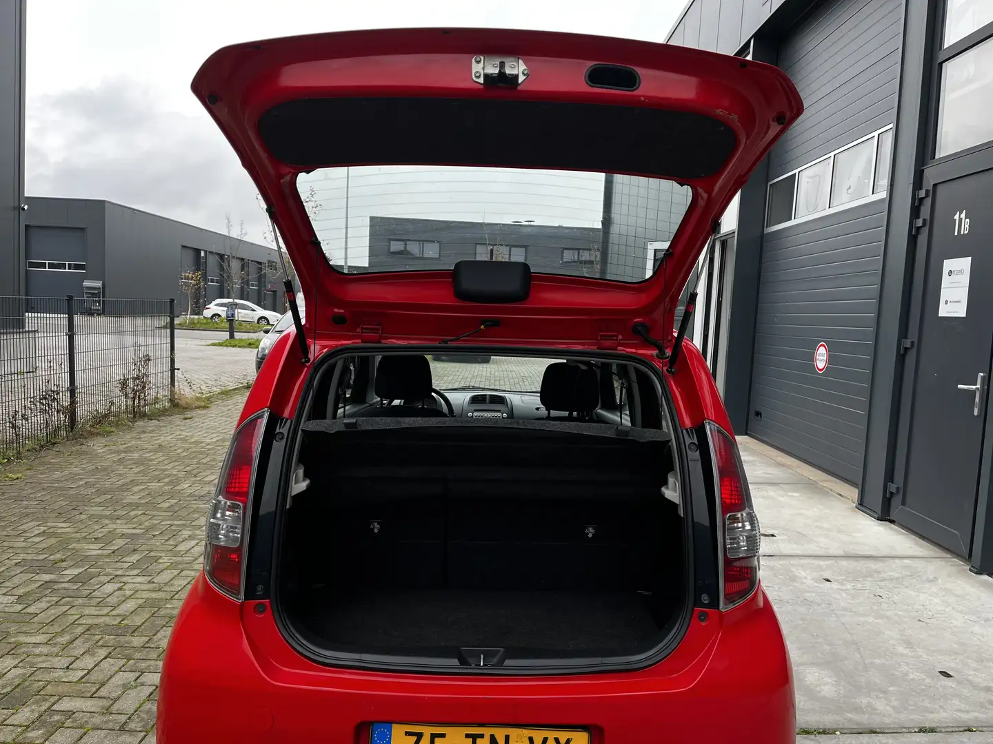 Daihatsu Sirion 1.0-12V Trend Rojo - 2