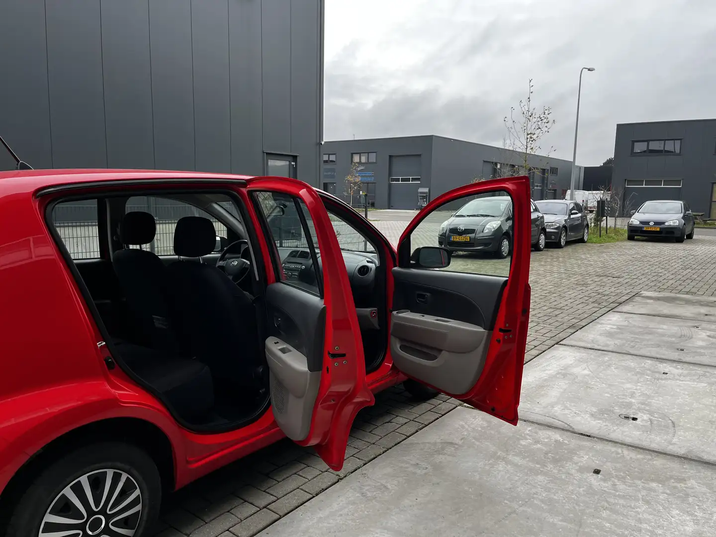 Daihatsu Sirion 1.0-12V Trend Rojo - 1