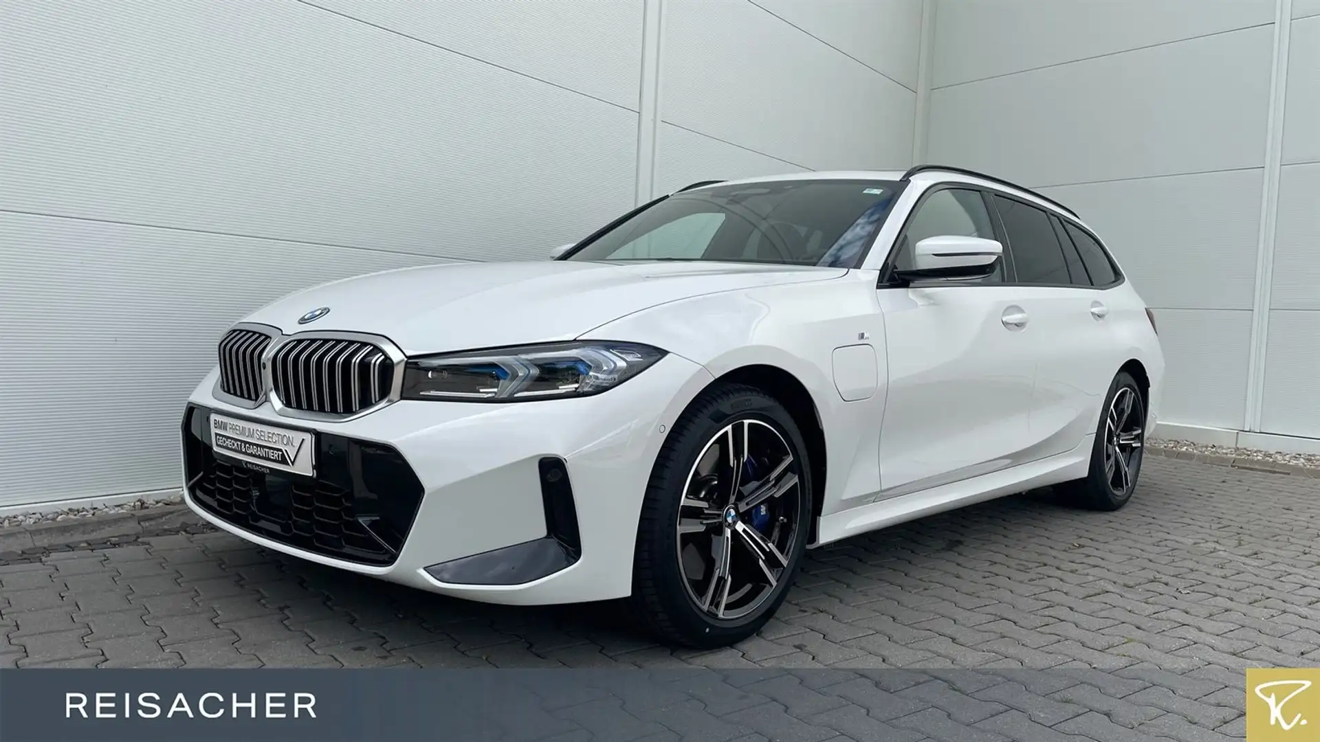BMW 330 e Tou M Sport,LCI,HuD,AHK,DAPro.Pano,adLED Weiß - 1