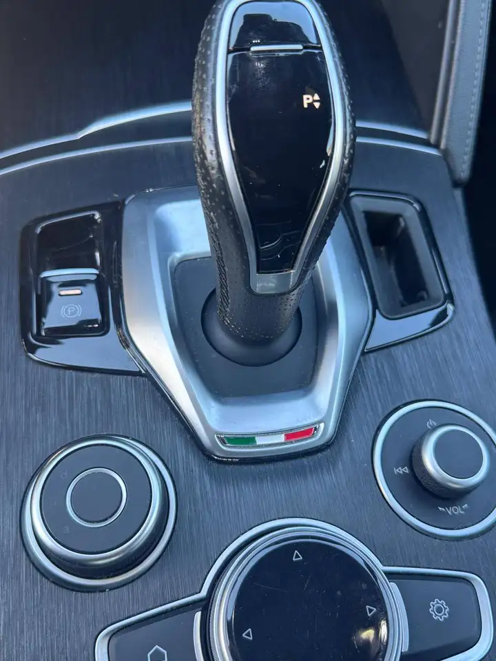 Alfa Romeo Stelvio 2023 — фото 7