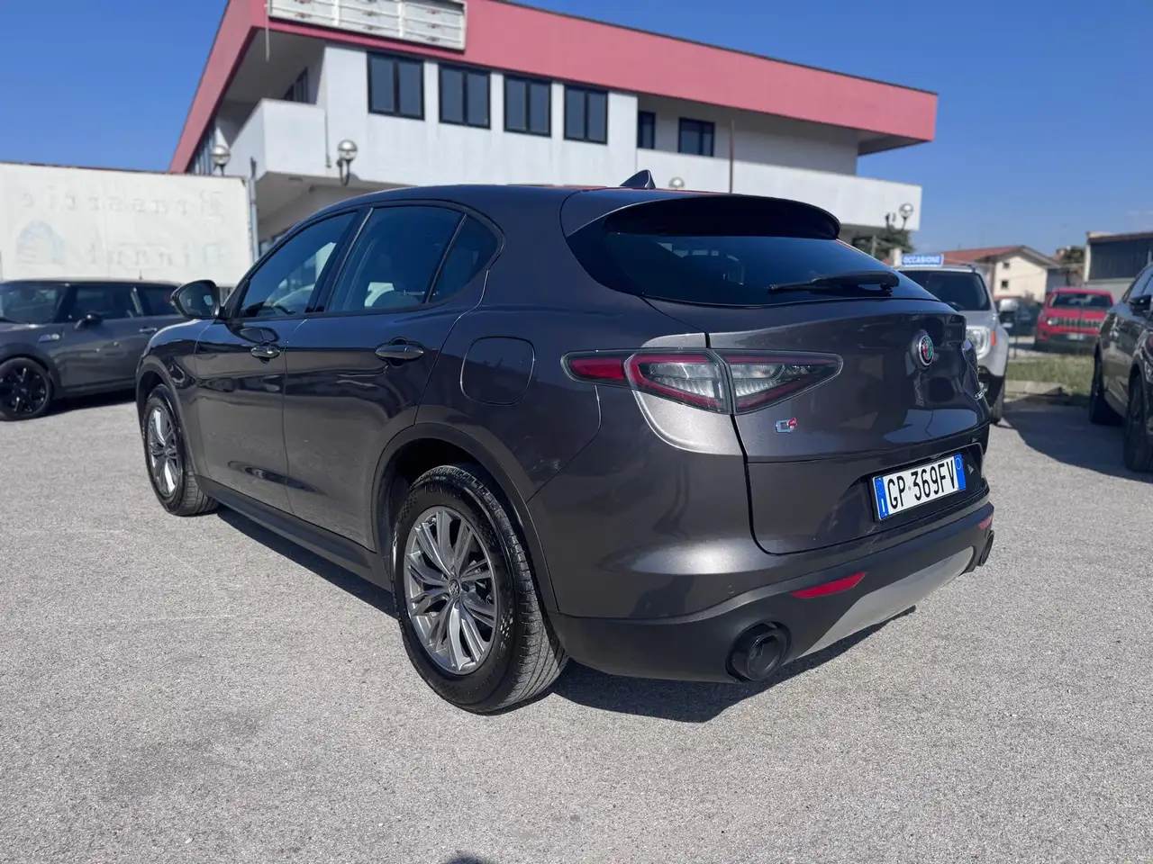 Alfa Romeo Stelvio 2023 — фото 6
