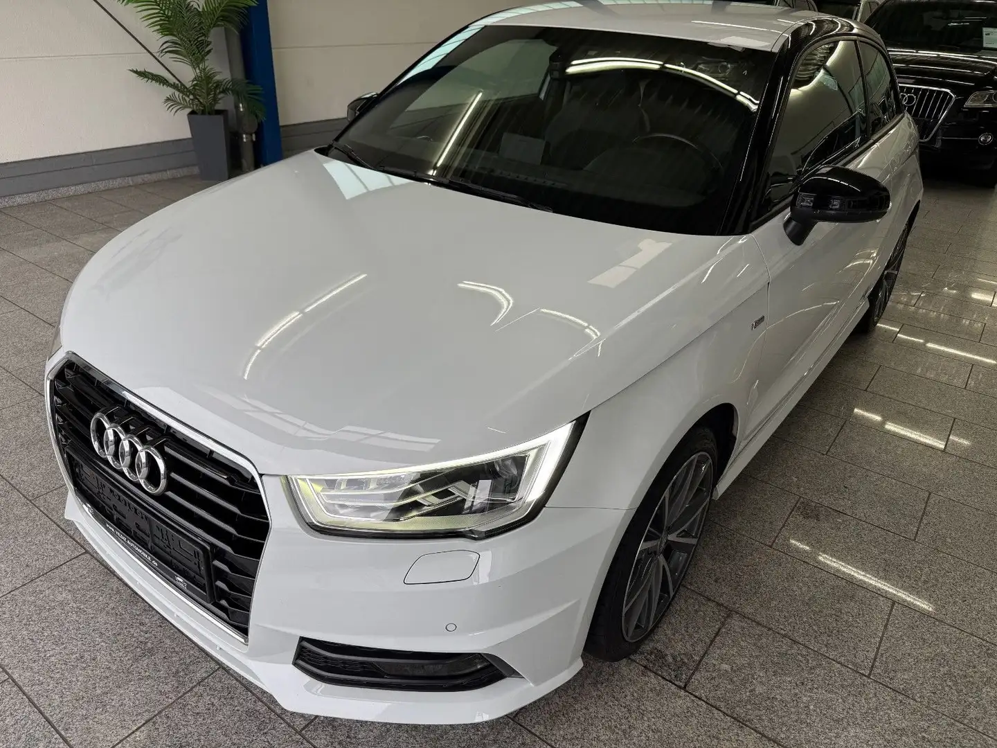 Audi A1 1.4 TFSI*S-LINE*AUTOM*BI-XEN*SHZ*PDC*ALCANTAR Weiß - 2