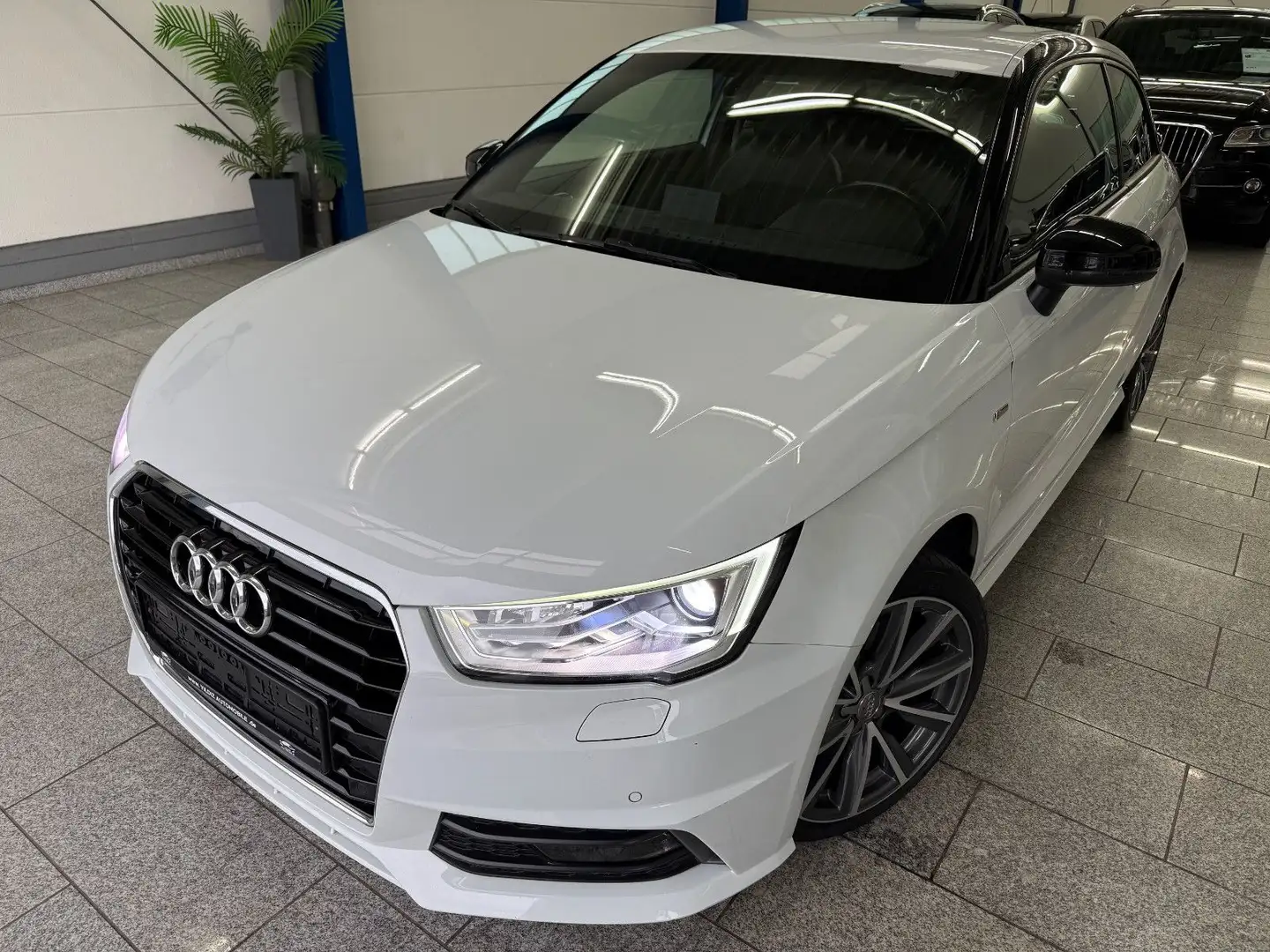 Audi A1 1.4 TFSI*S-LINE*AUTOM*BI-XEN*SHZ*PDC*ALCANTAR Weiß - 1