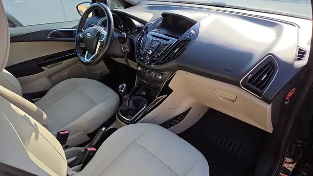 Ford B-Max view 10
