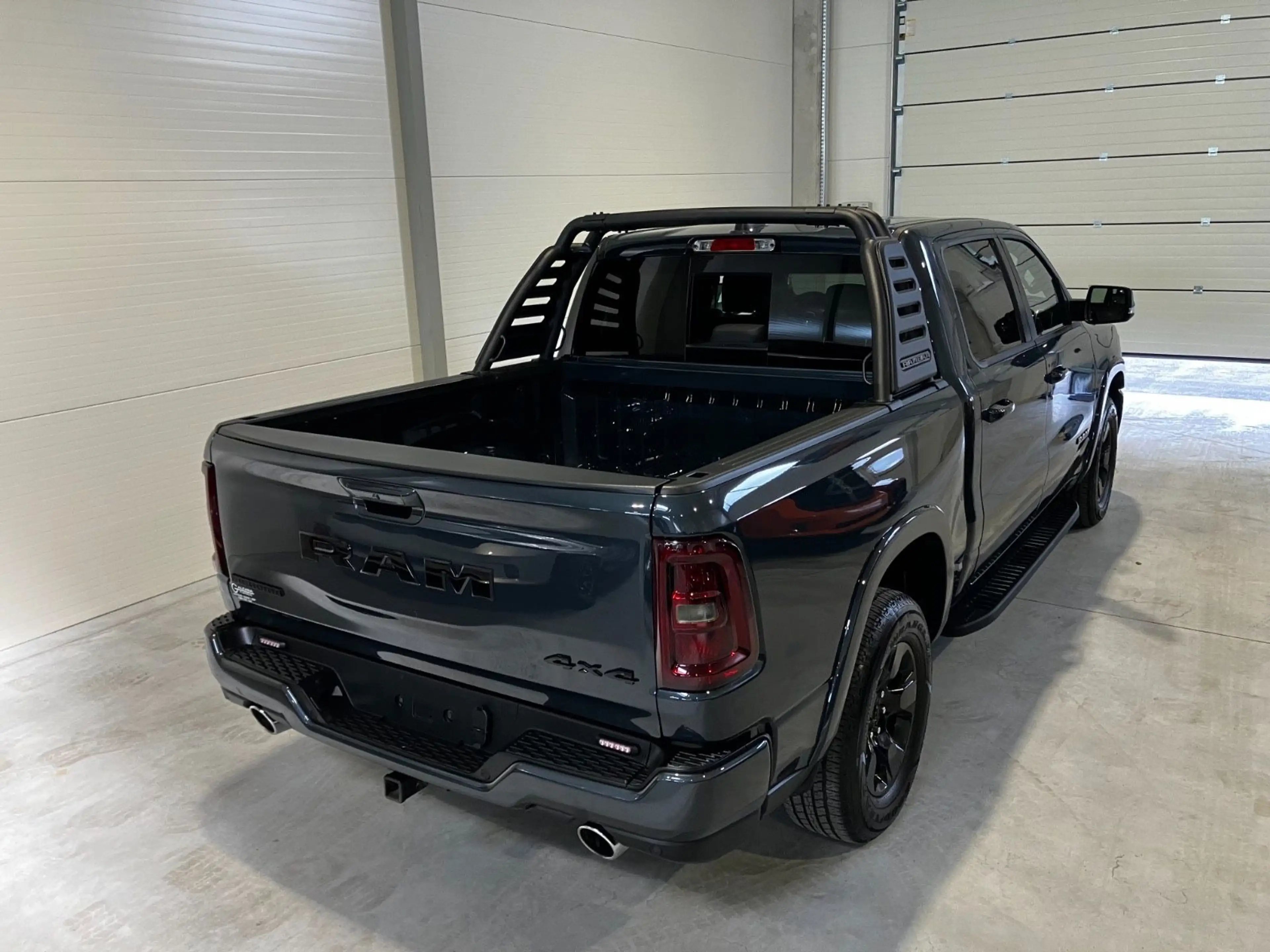 Dodge RAM 3,0T CREWCAB 4x4 2025 Erst 200KM 6 Sitzer Night — photo 7