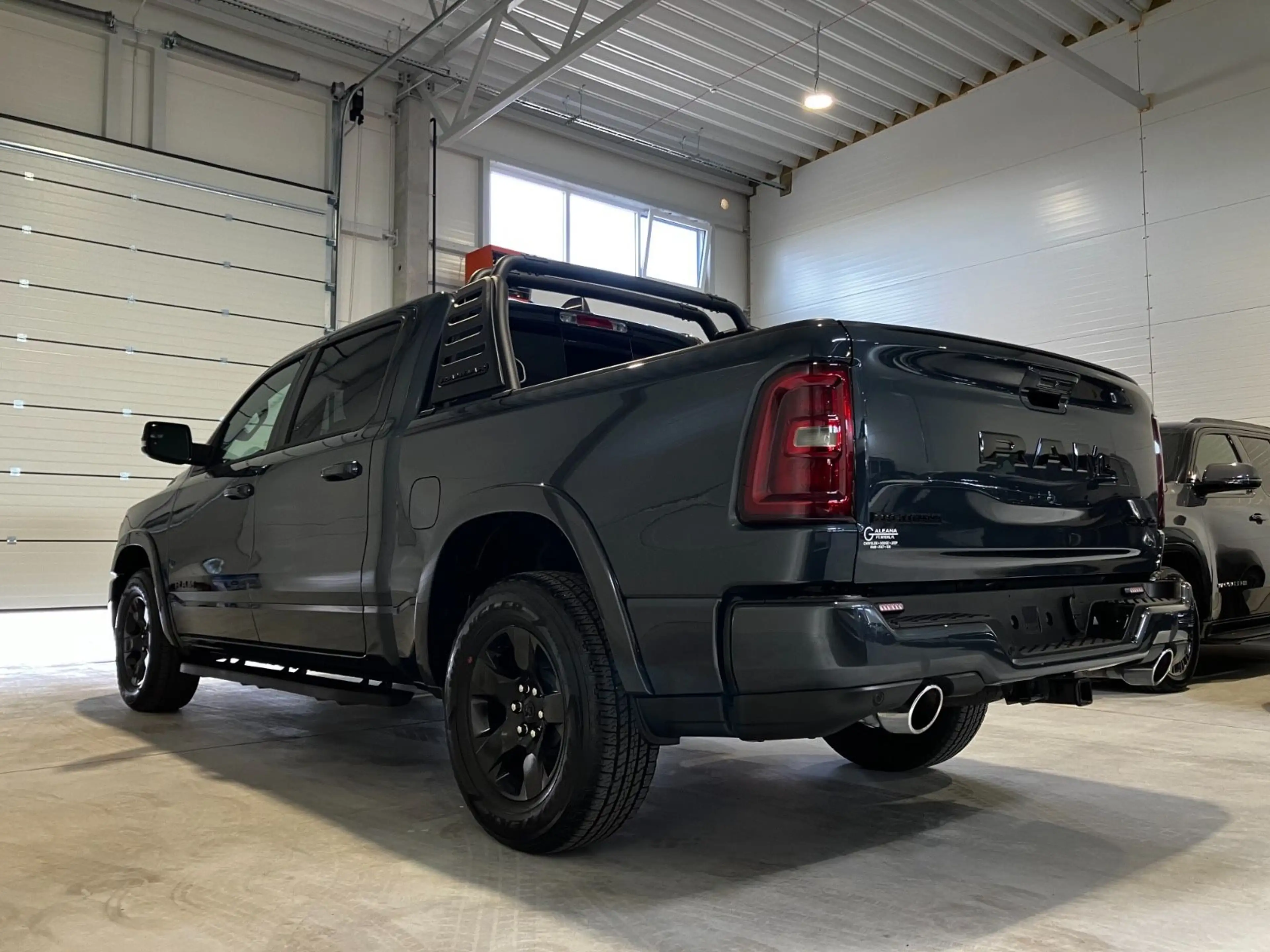 Dodge RAM 3,0T CREWCAB 4x4 2025 Erst 200KM 6 Sitzer Night — photo 6