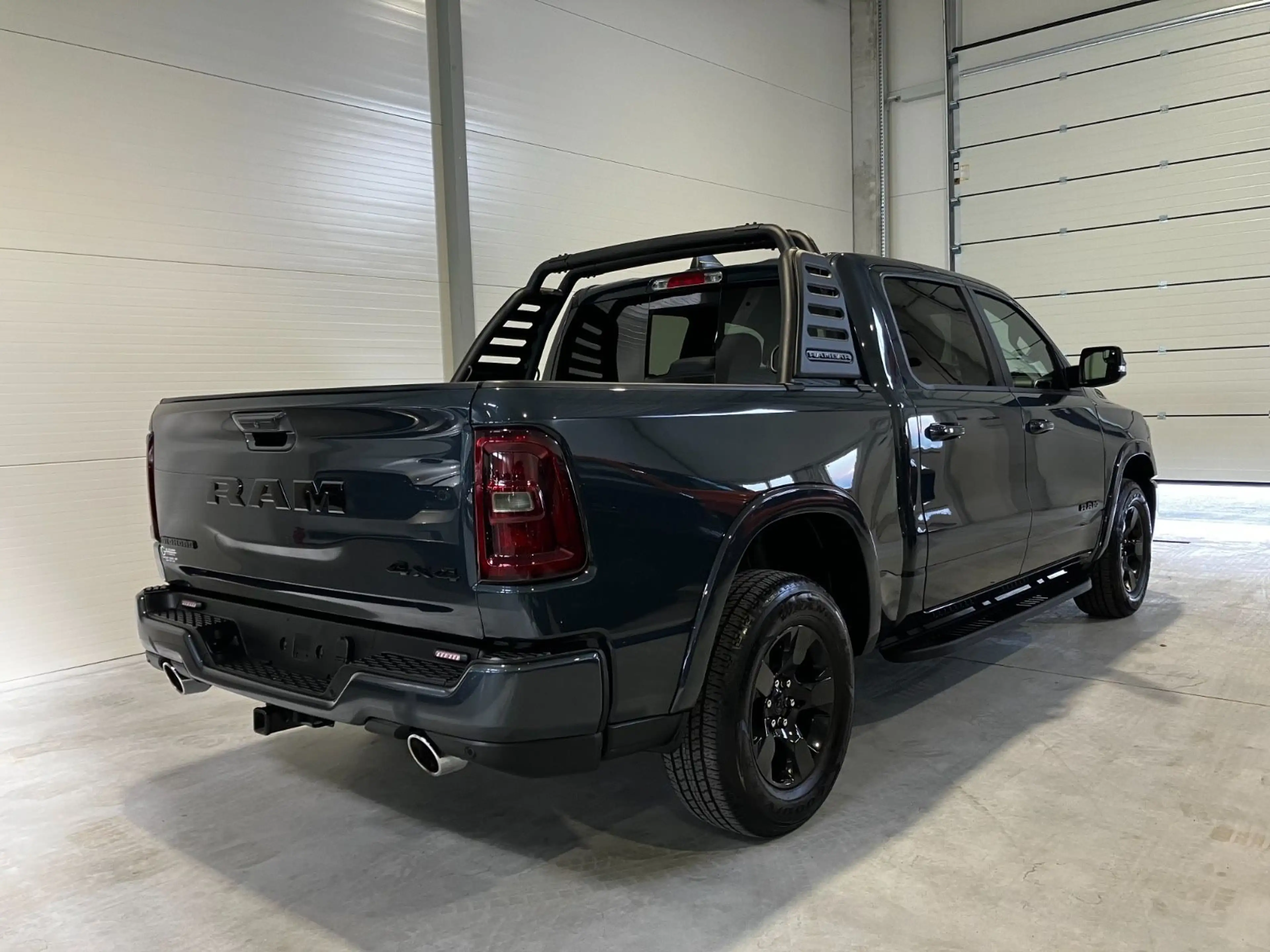 Dodge RAM 3,0T CREWCAB 4x4 2025 Erst 200KM 6 Sitzer Night — photo 5