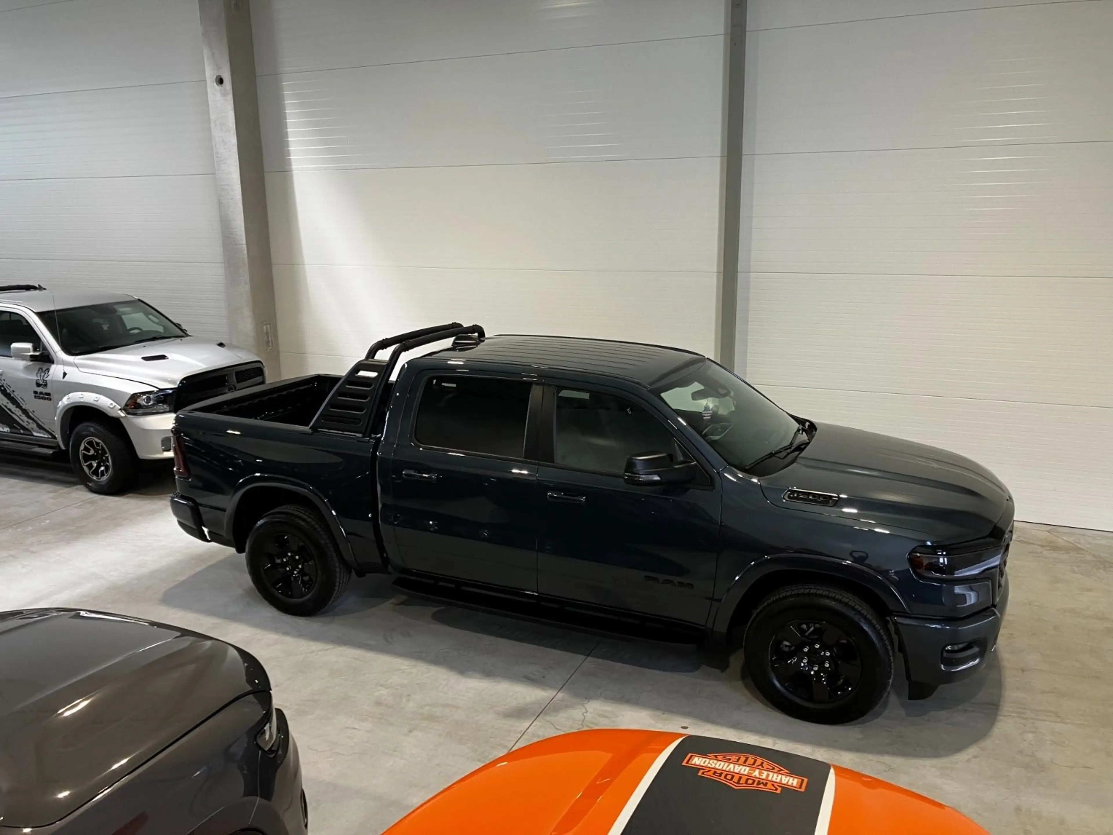 Dodge RAM 3,0T CREWCAB 4x4 2025 Erst 200KM 6 Sitzer Night — photo 4