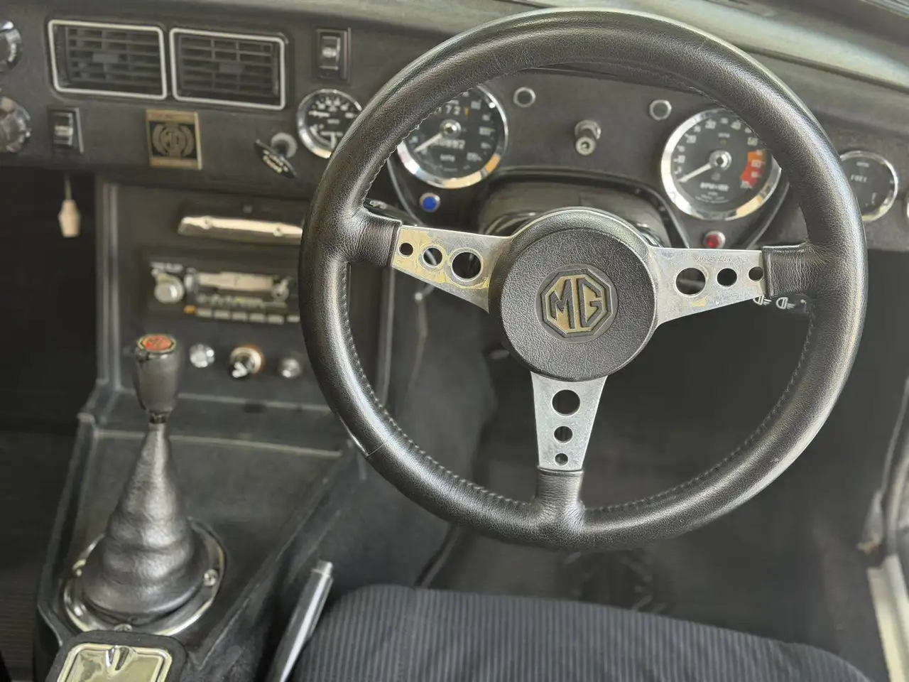 MGB GT Jubilee, foto 11