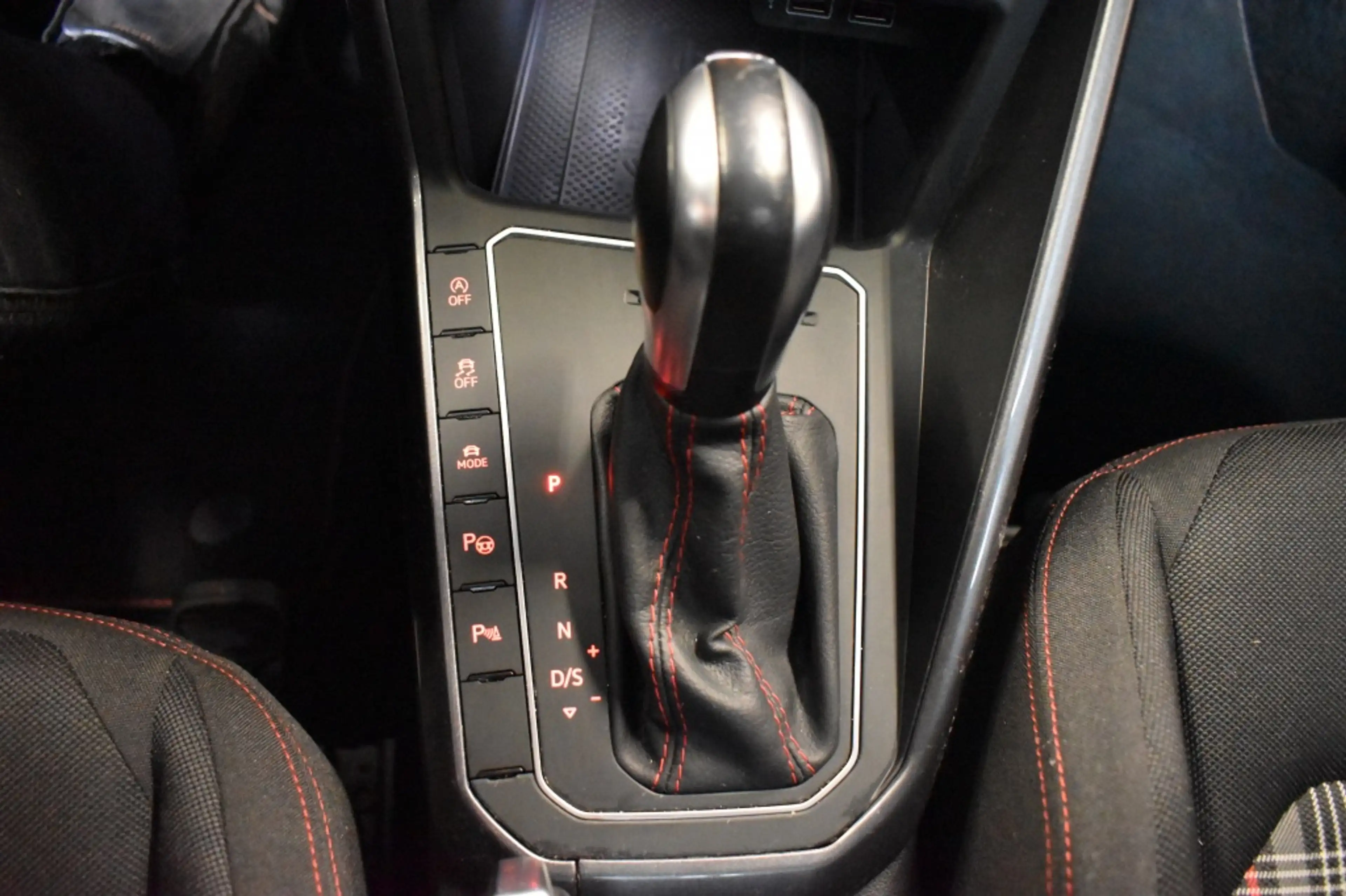 Volkswagen Polo GTI 2.0 TSI — photo 21