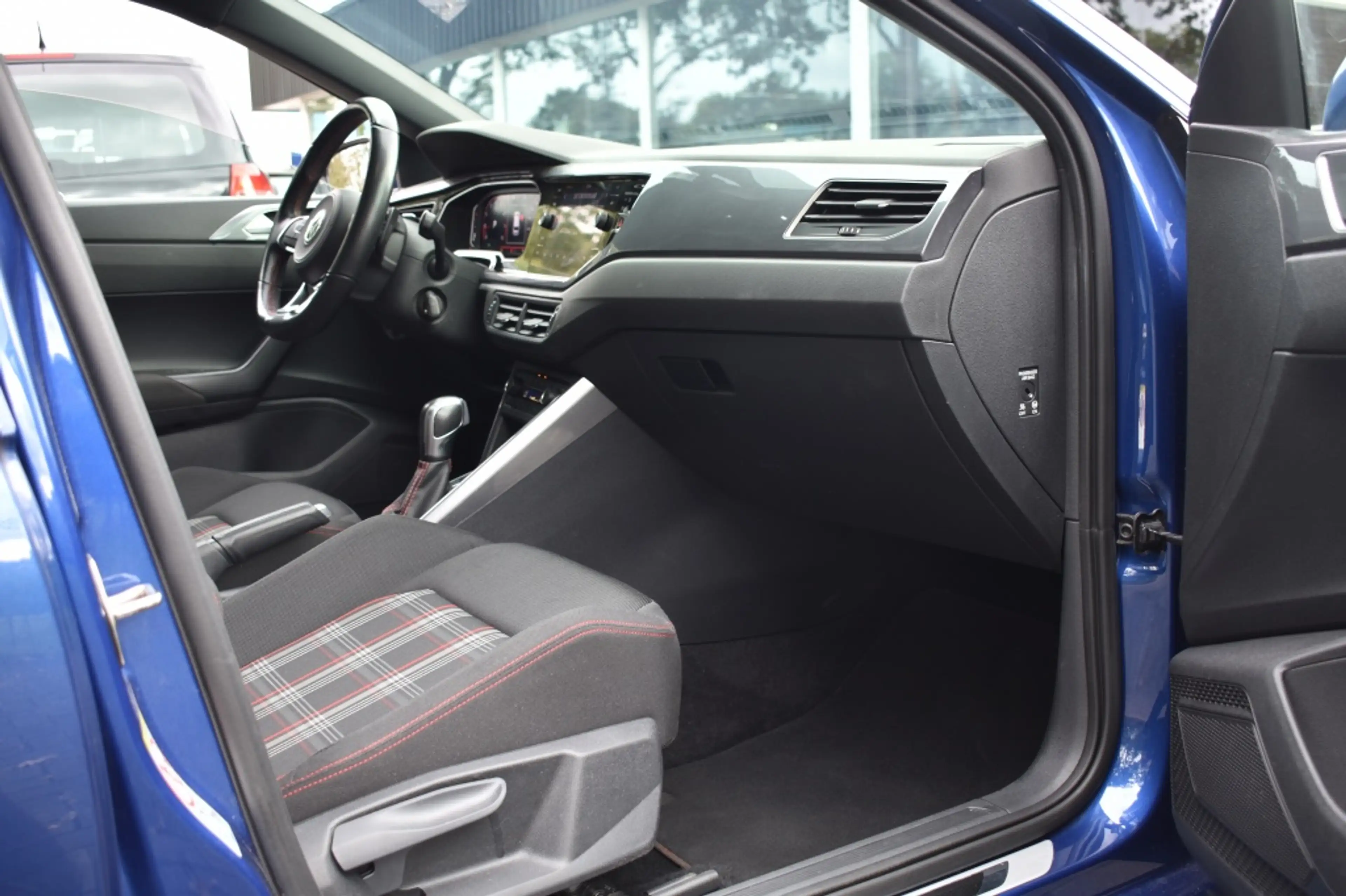 Volkswagen Polo GTI 2.0 TSI — photo 15