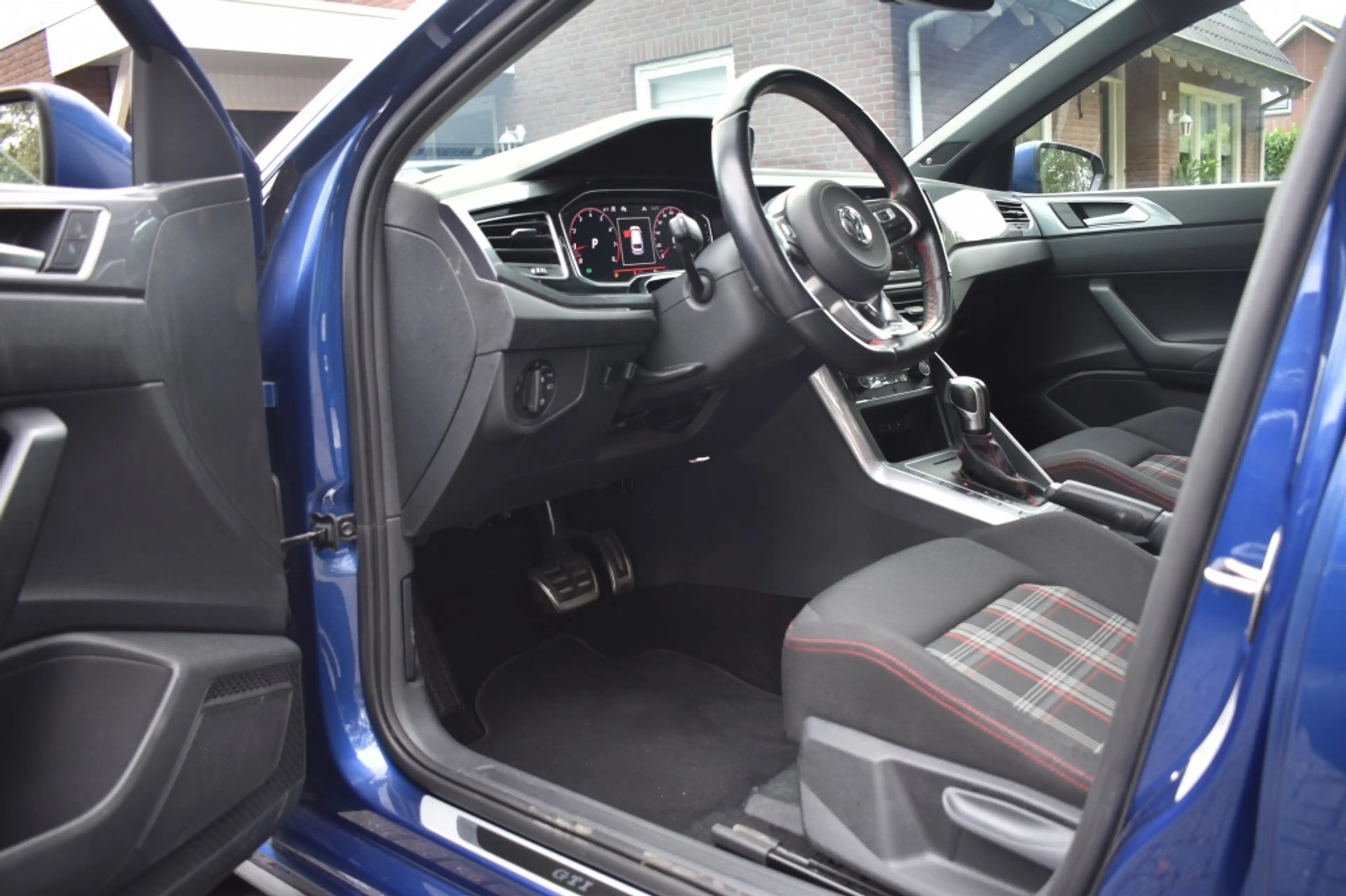 Volkswagen Polo GTI 2.0 TSI — photo 9
