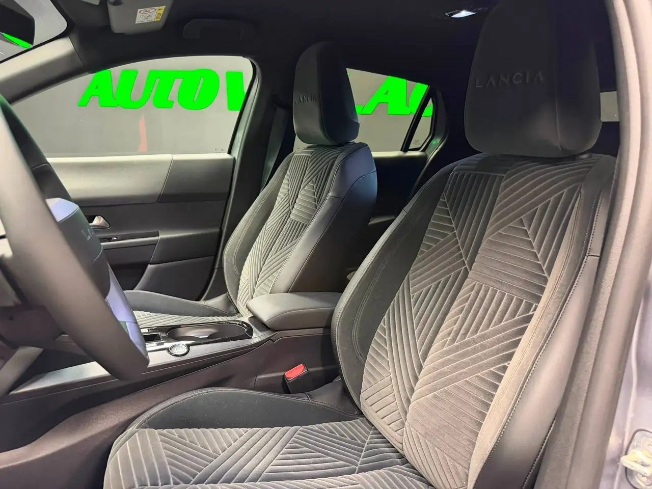 Lancia Ypsilon 2024 — фото 11