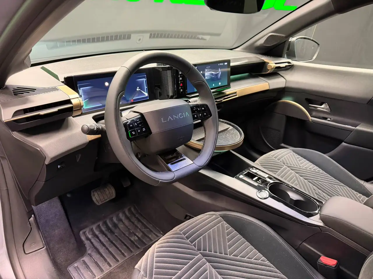 Lancia Ypsilon 2024 — фото 13