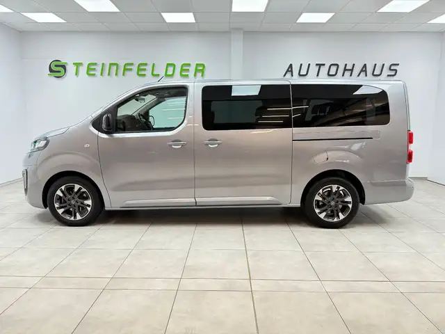 Opel Zafira view 4