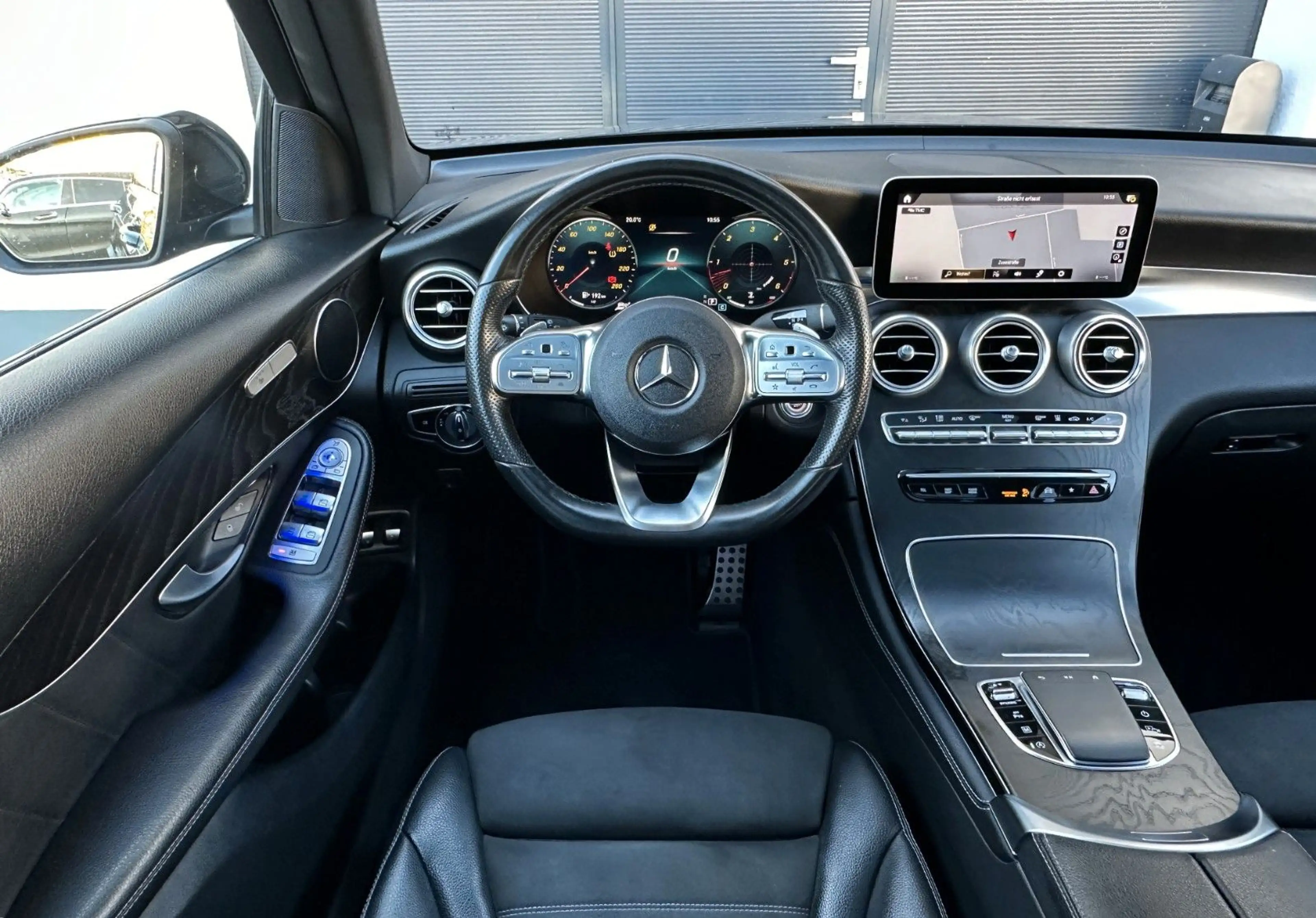 Mercedes-Benz GLC 400 d 4-M*AMG*DIG-TACHO*PANO*ACC+*AHK*KAMERA — photo 11