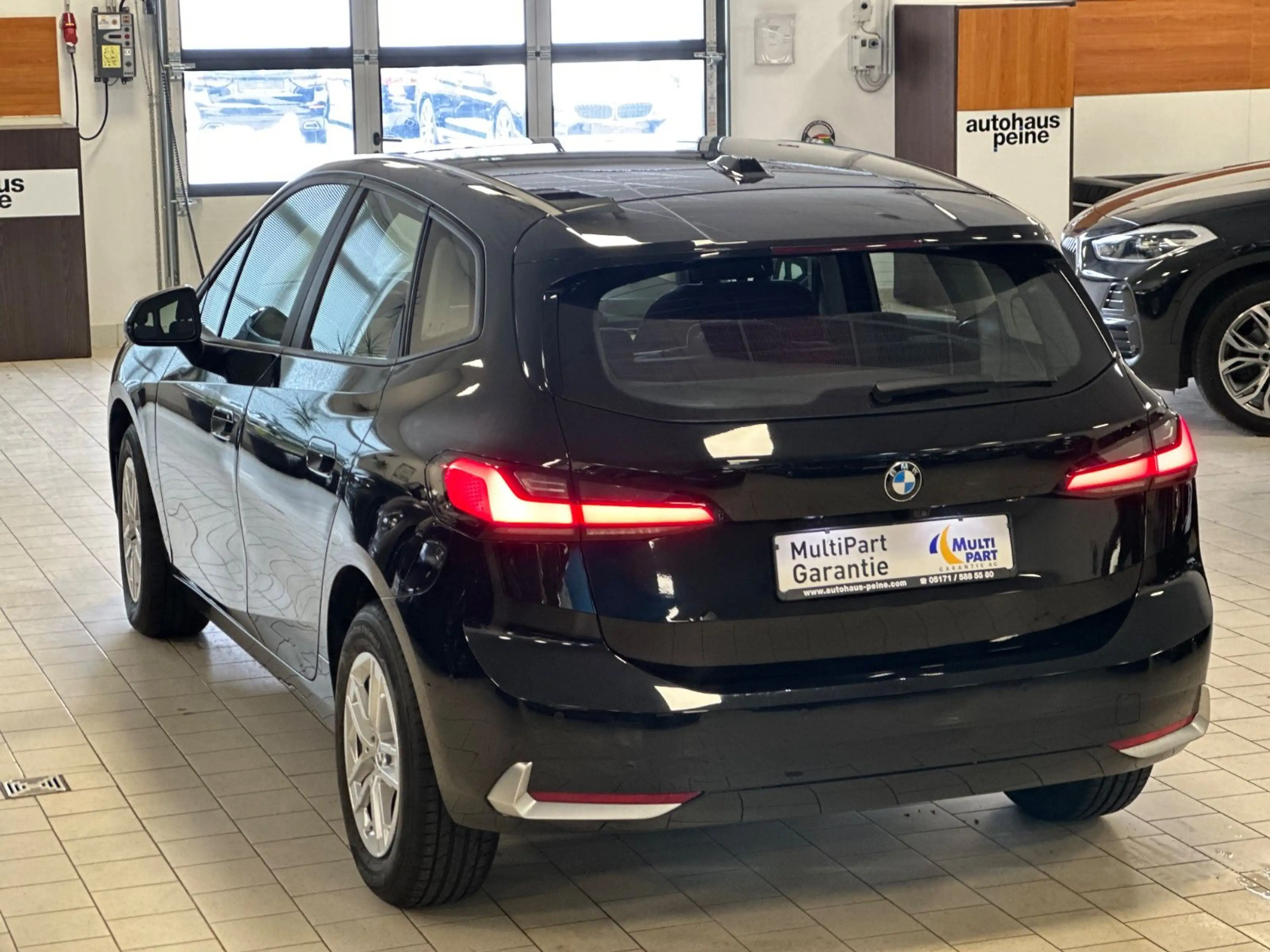 BMW 220 220i AT Aut/HUD/ParkAss/AdLED/KeyLessGo — photo 2