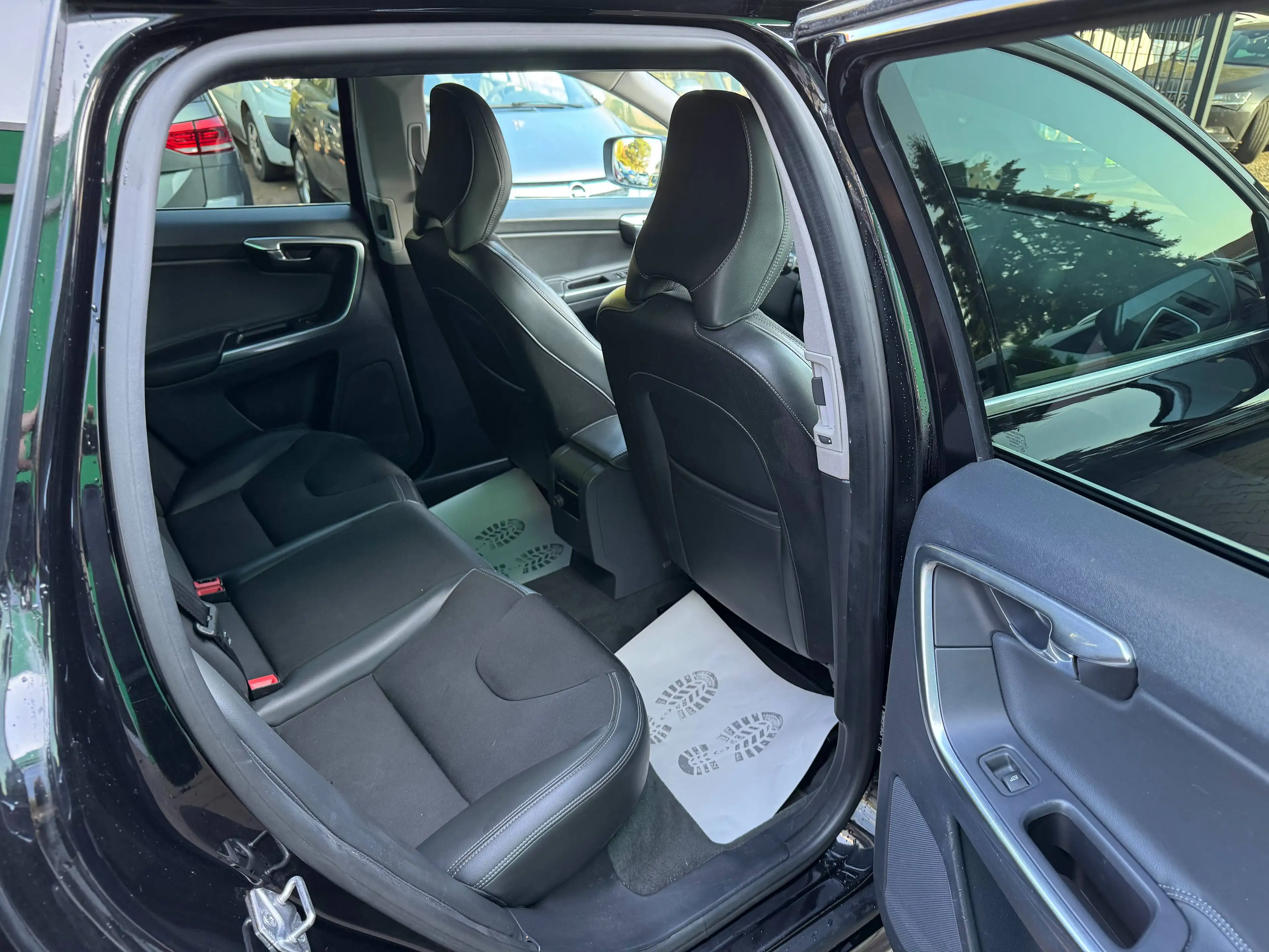 Volvo XC60 Momentum — photo 13