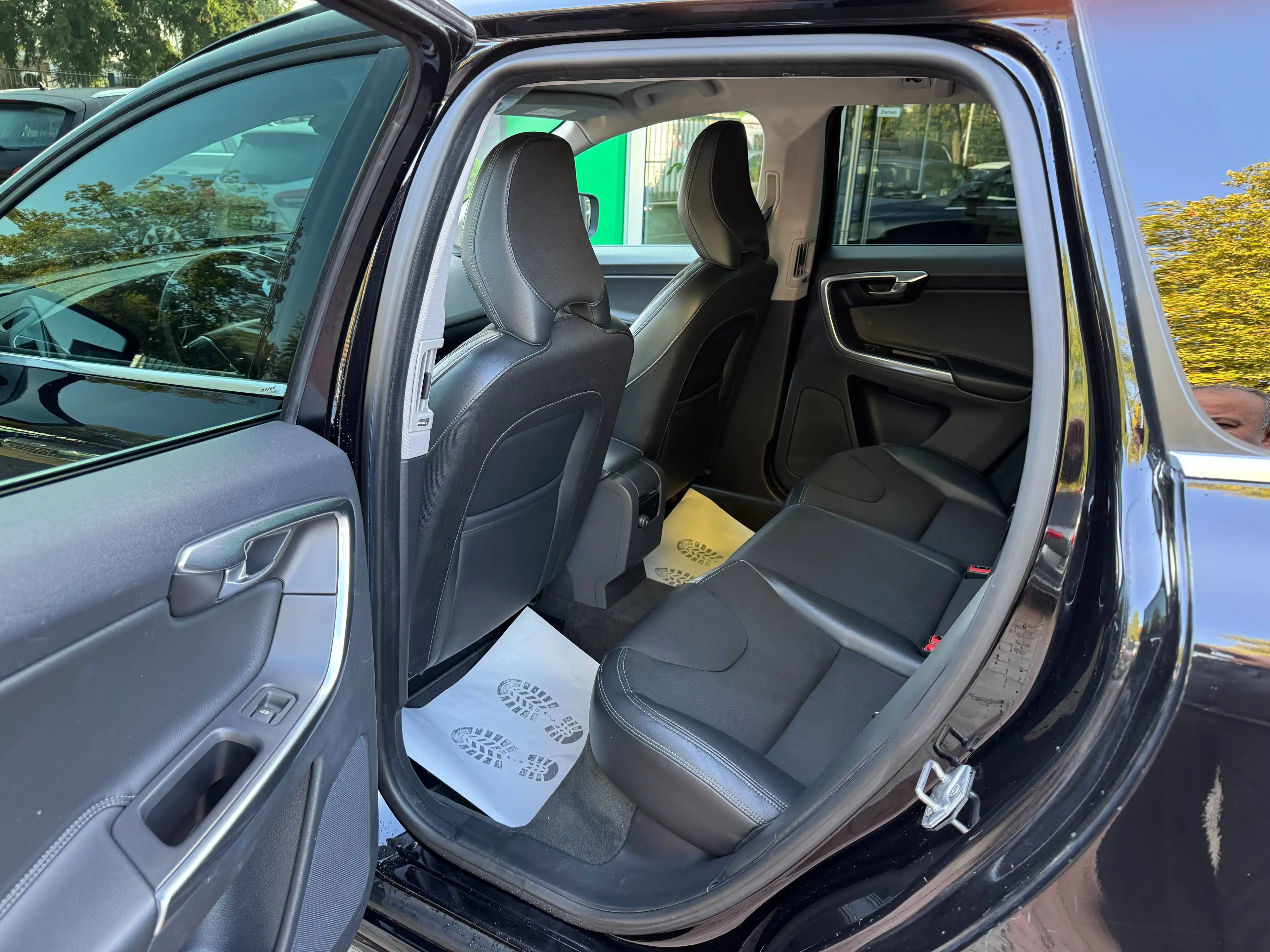 Volvo XC60 Momentum — photo 14