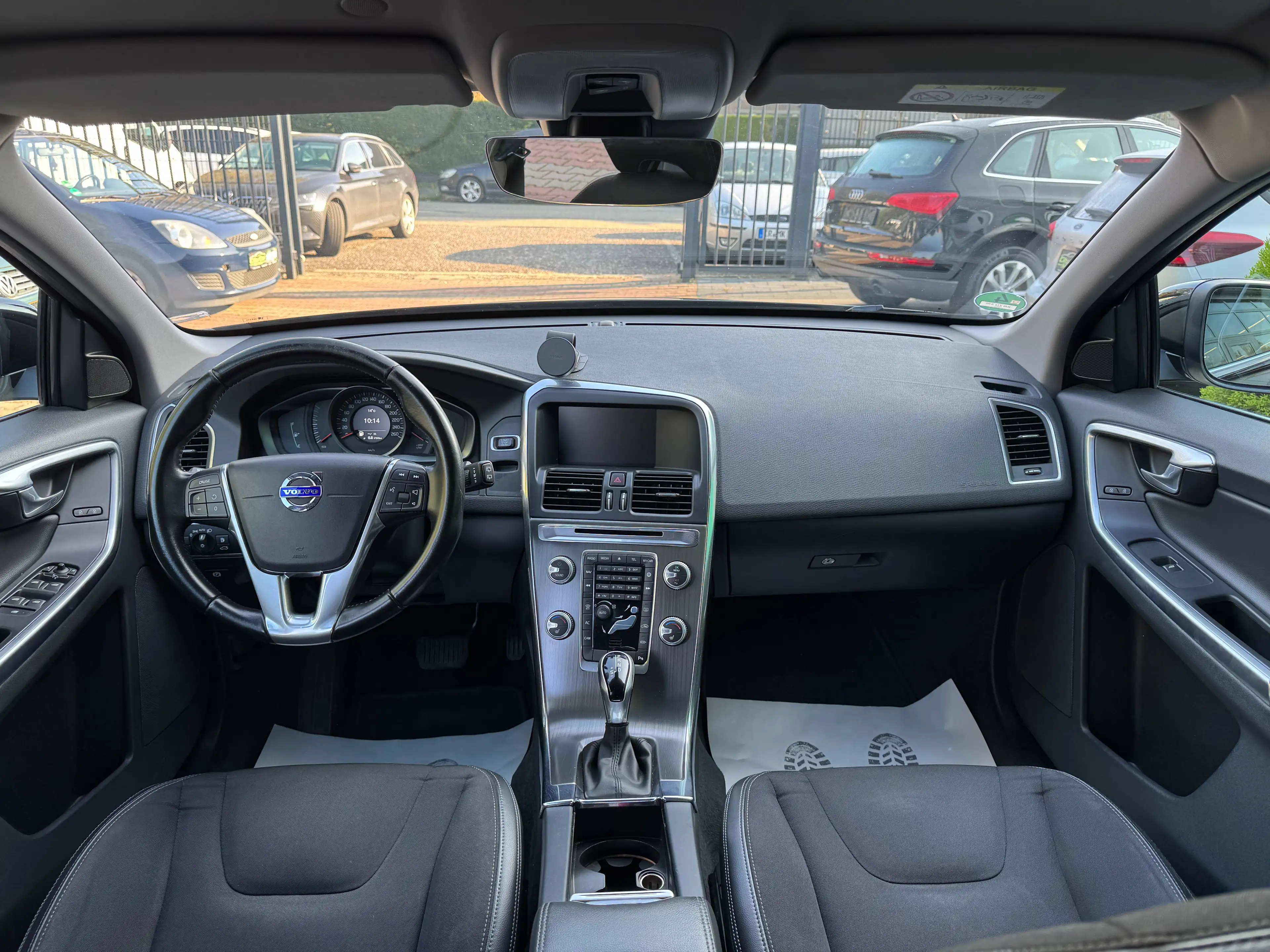 Volvo XC60 Momentum — photo 7