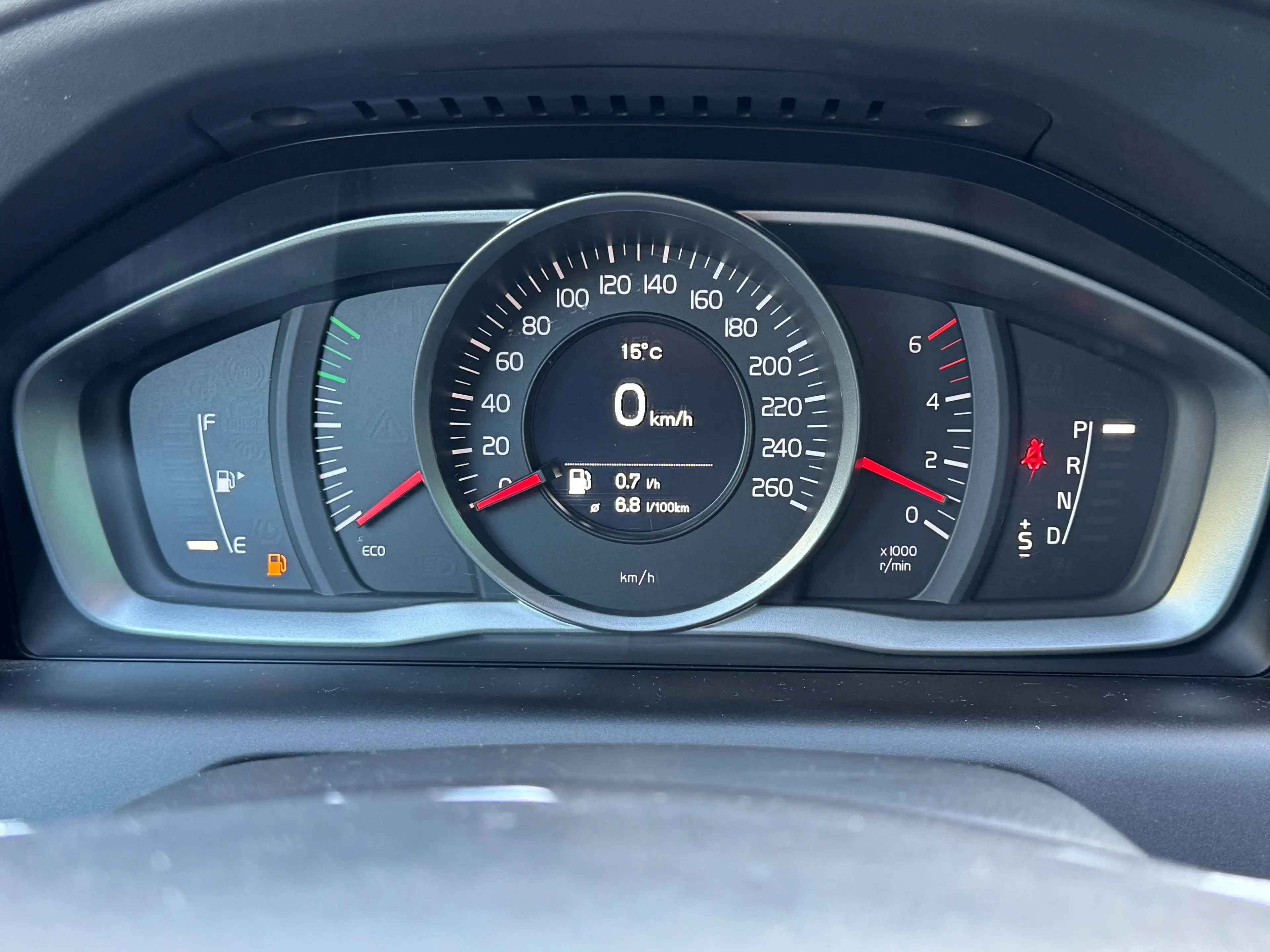 Volvo XC60 Momentum — photo 8