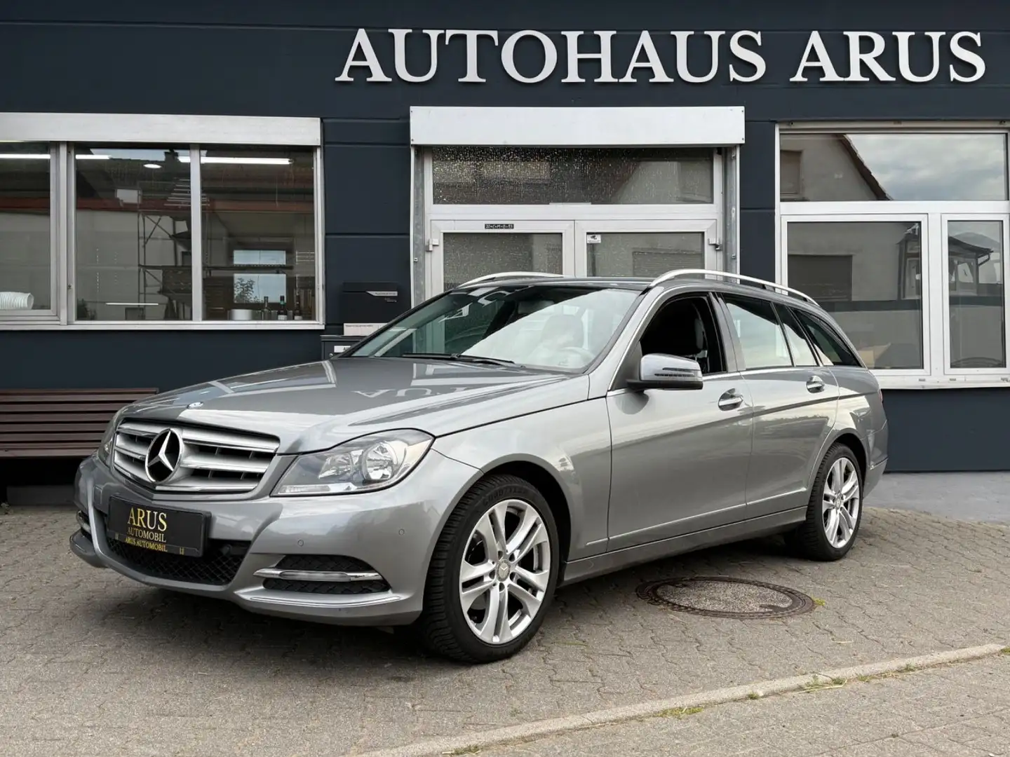Mercedes-Benz C 180 T CGI BlueEfficiency/PDC/ TMPO.M/SHZ/ NAVI Plateado - 1