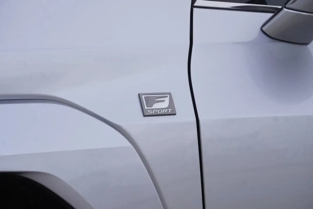 Lexus UX снимка Lexus UX