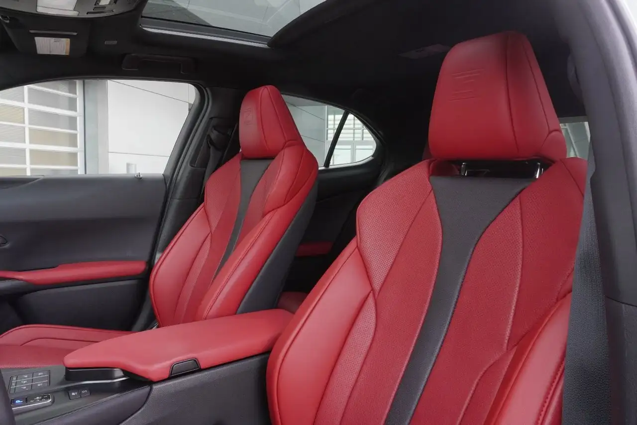 Lexus UX снимка Lexus UX