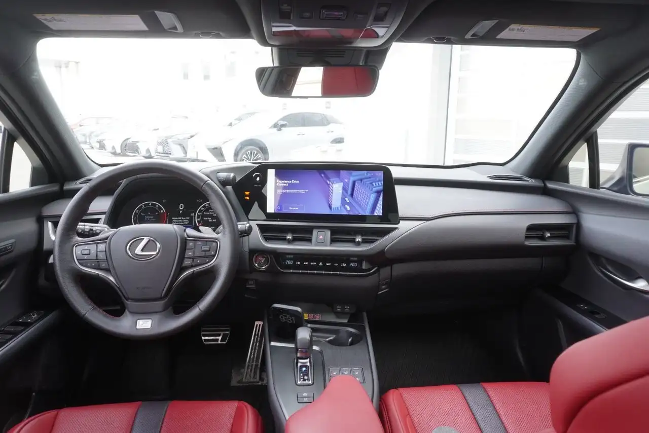 Lexus UX снимка Lexus UX