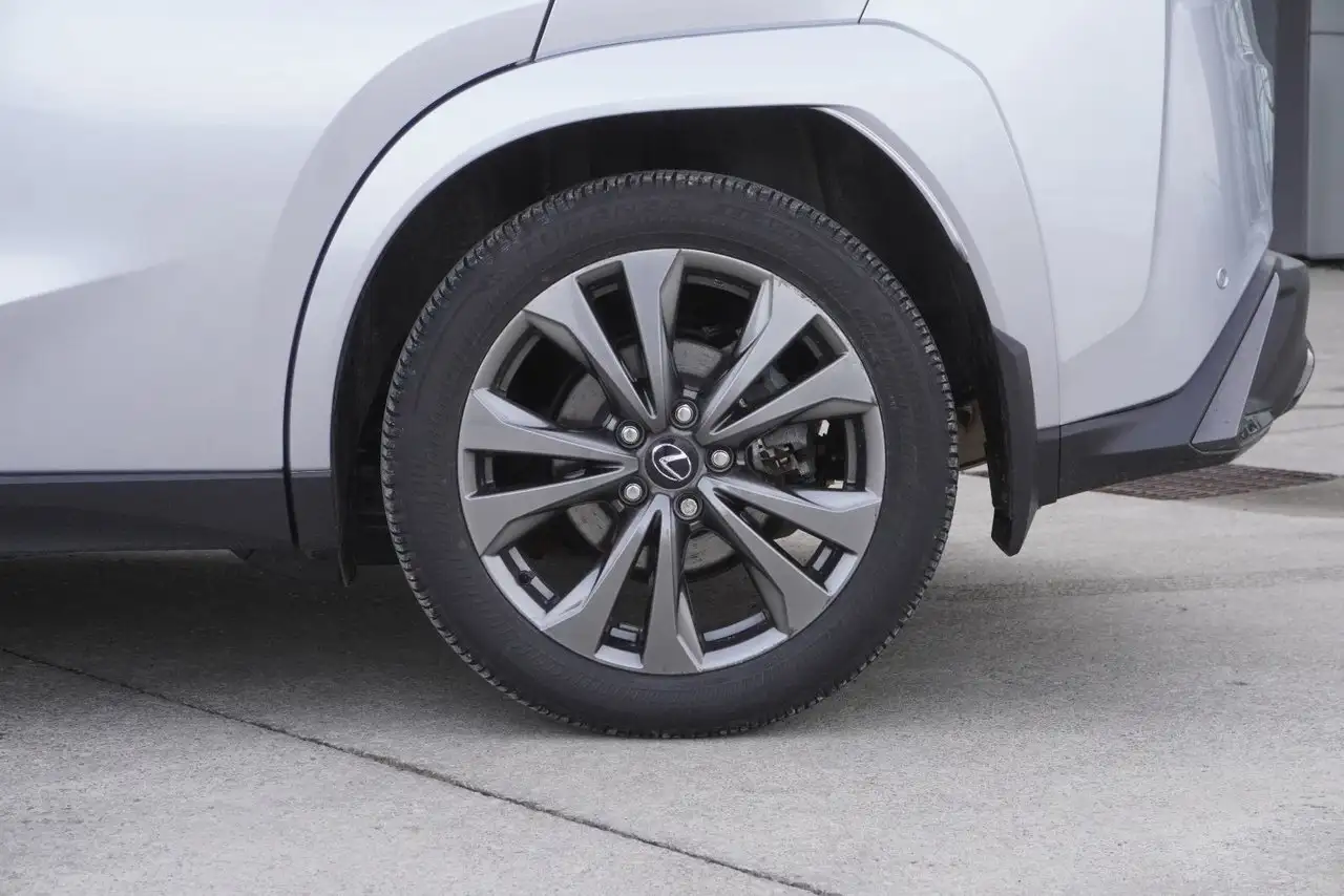 Lexus UX снимка Lexus UX