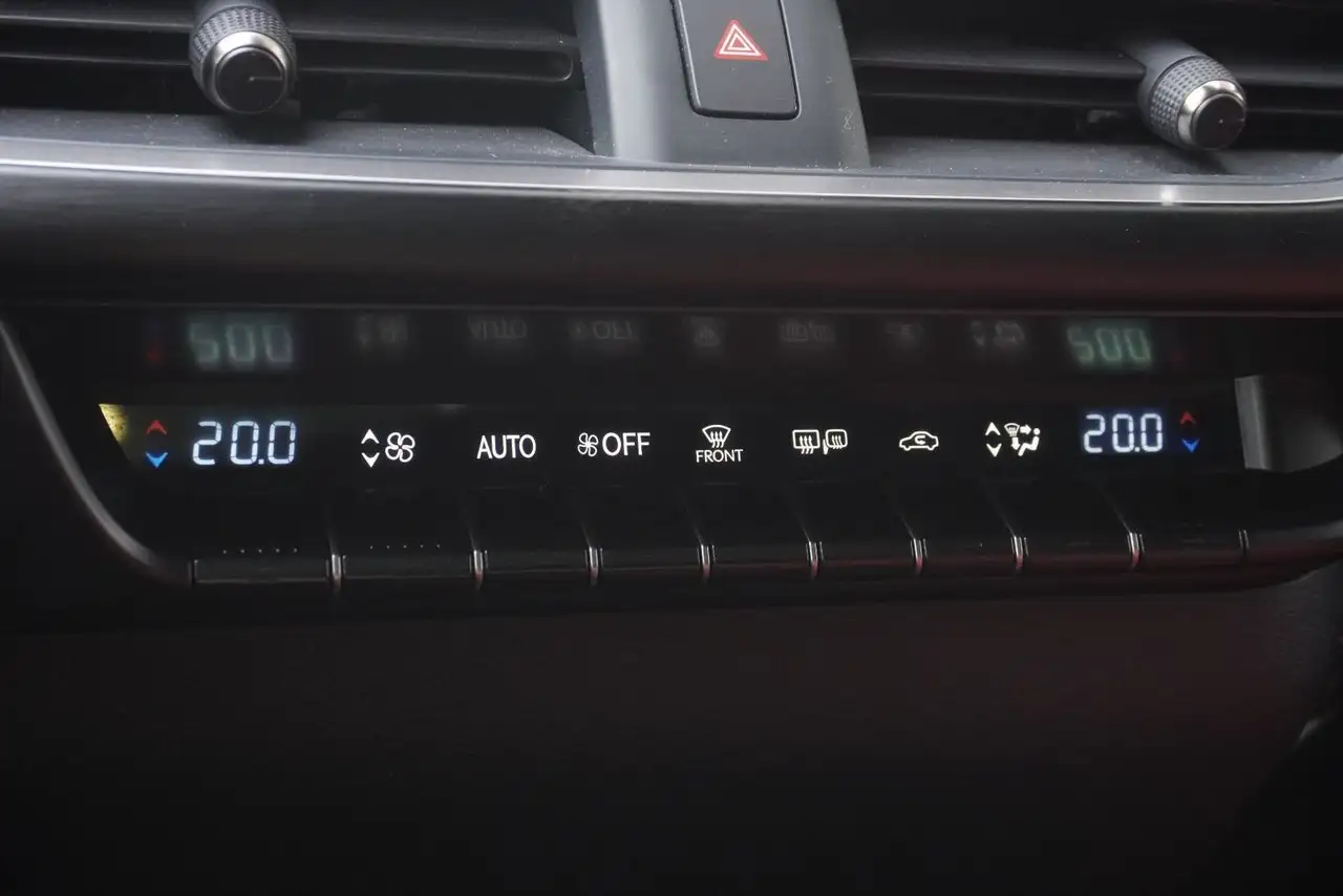Lexus UX снимка Lexus UX