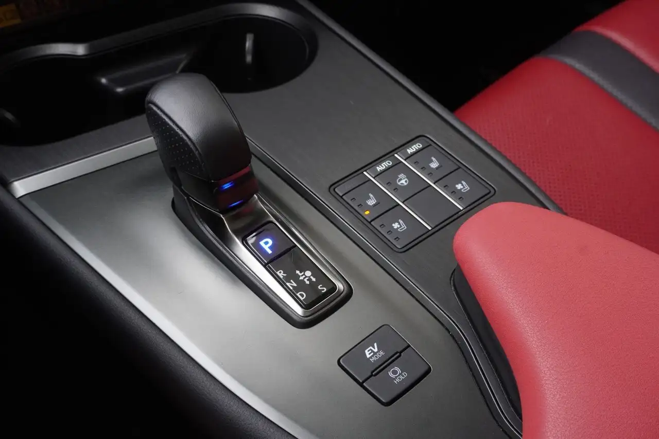 Lexus UX снимка Lexus UX