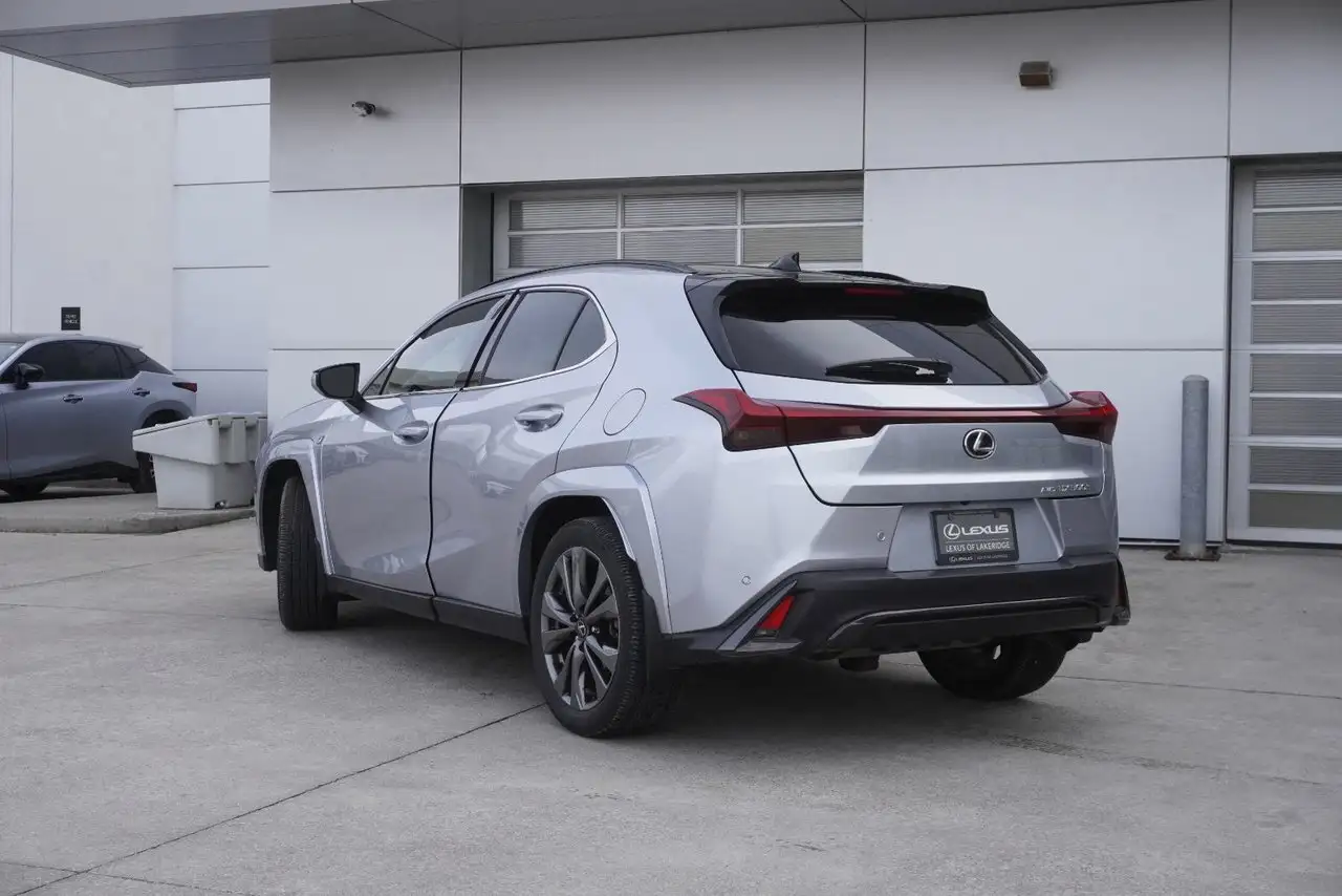 Lexus UX снимка Lexus UX