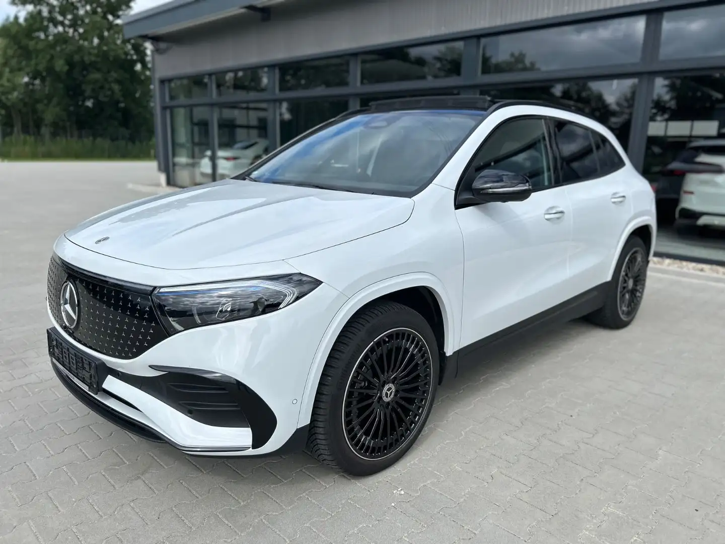 Mercedes-Benz EQA 350 4M AMG Night -HUD-Pano-Memory-360K-20Zo Weiß - 1