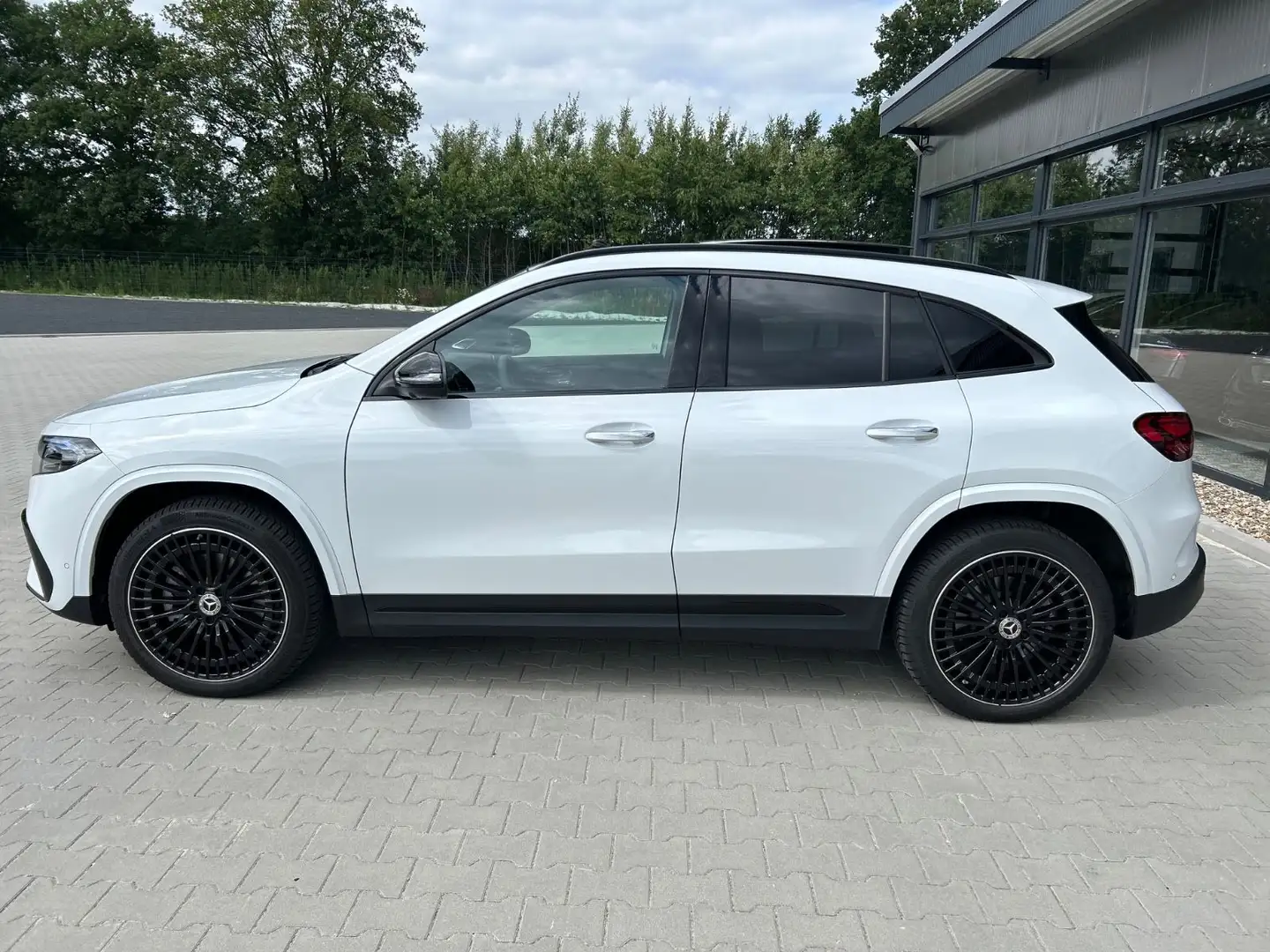 Mercedes-Benz EQA 350 4M AMG Night -HUD-Pano-Memory-360K-20Zo Weiß - 2